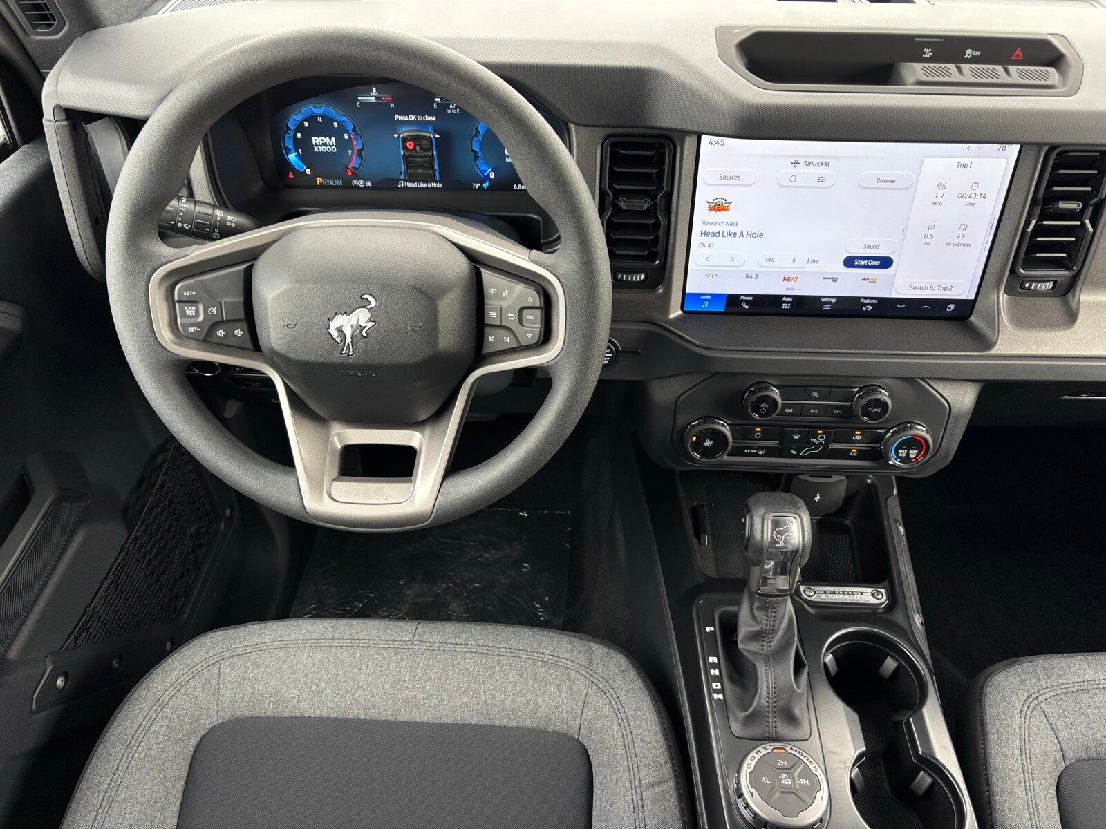 2025 Ford Bronco Base photo 2