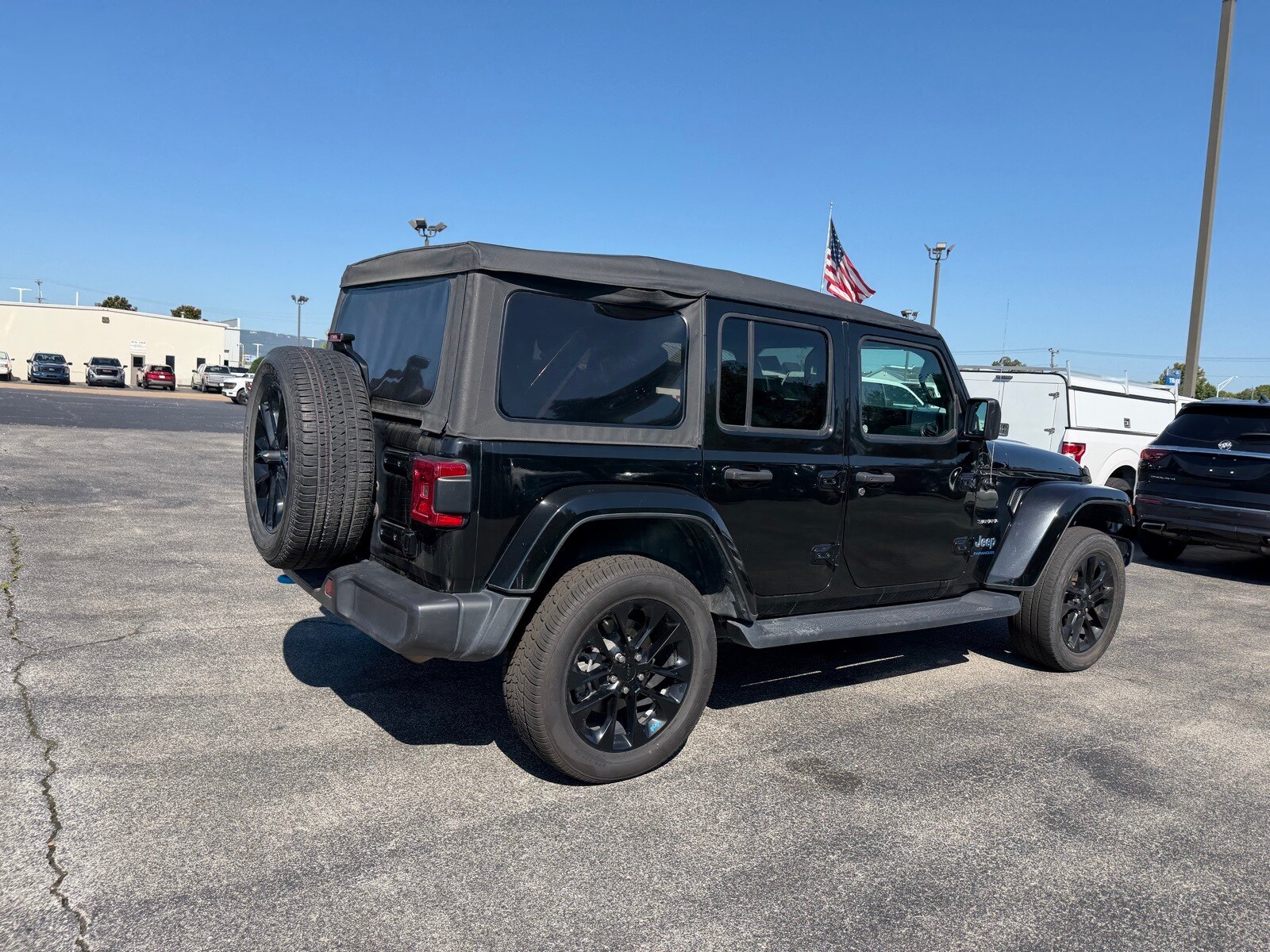 2023 Jeep Wrangler Sahara 4xe photo 3