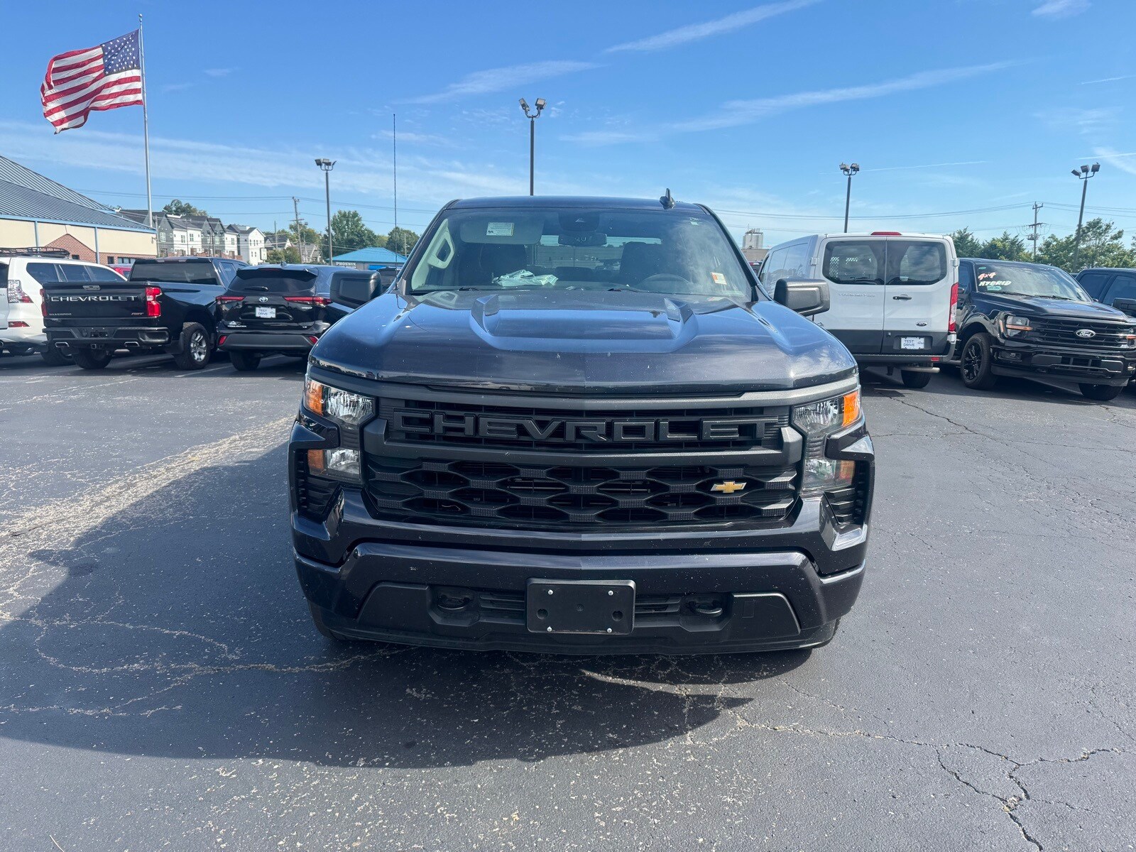 2023 Chevrolet Silverado 1500 Custom photo 4