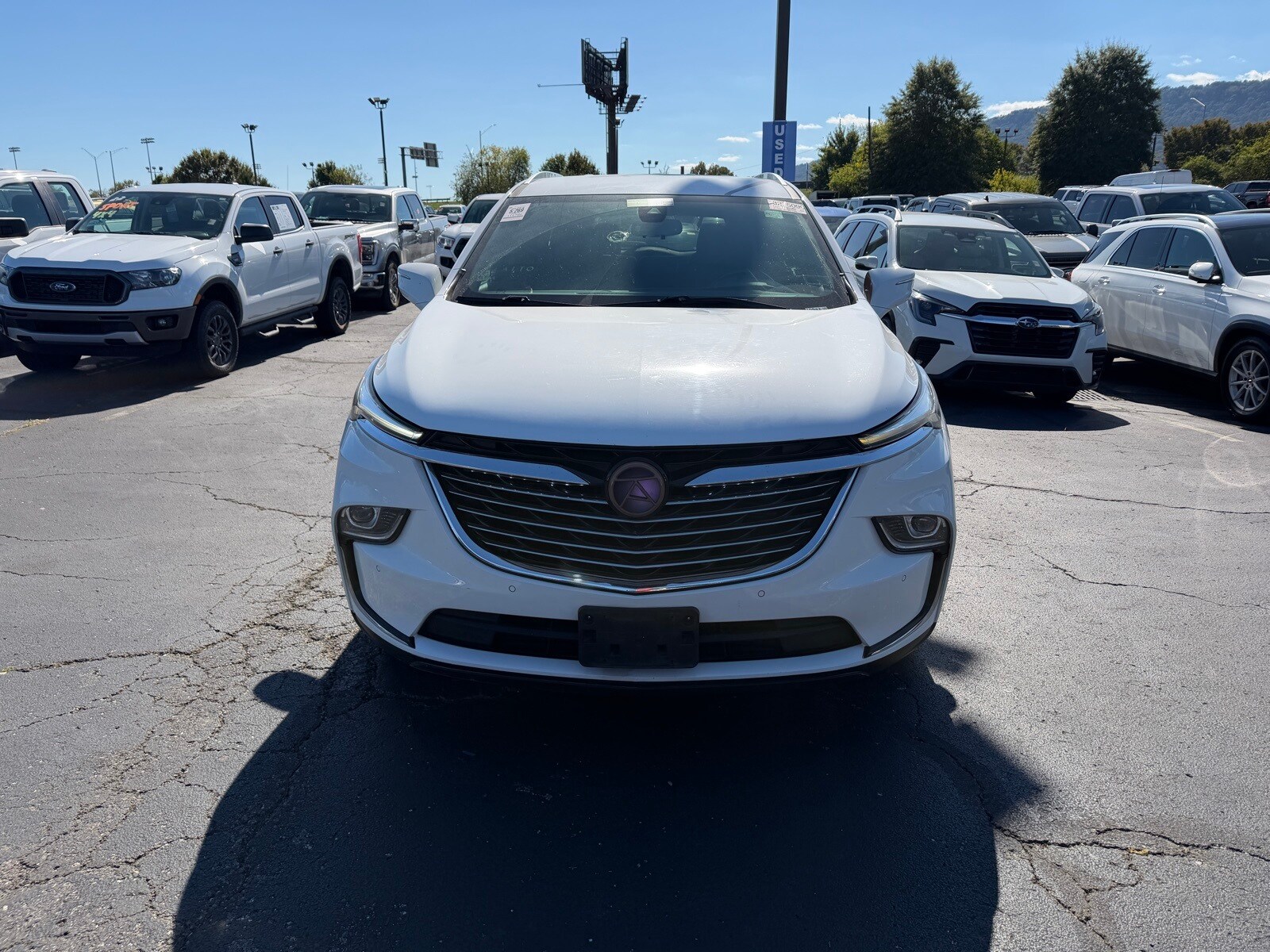 2023 Buick Enclave Essence photo 2