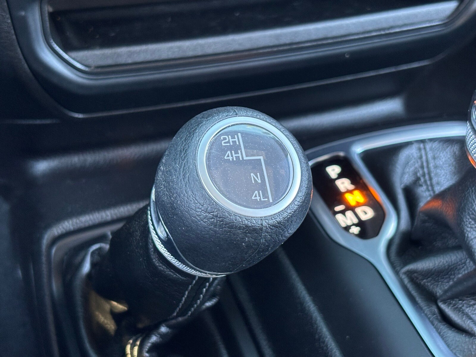 2024 Jeep Gladiator Sport photo 3