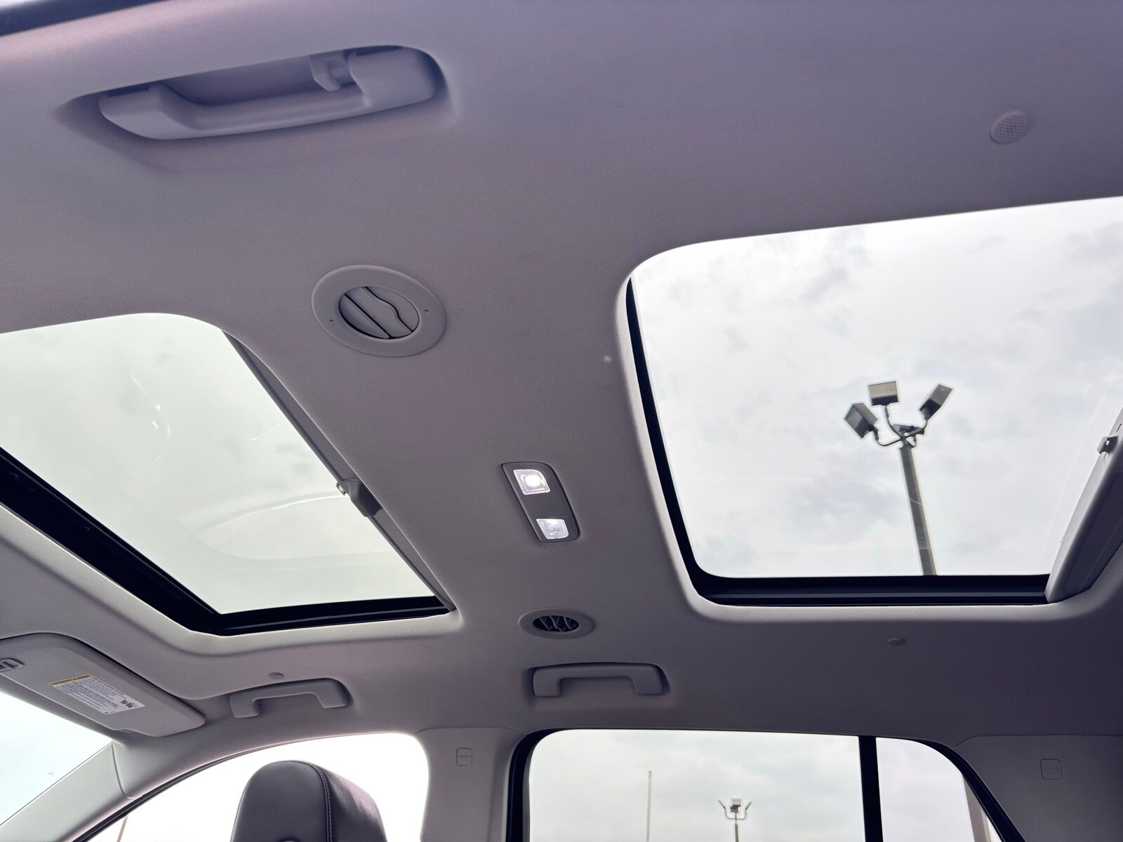 2020 Chevrolet Traverse Premier photo 3