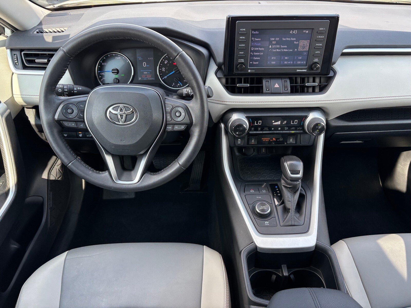 2022 Toyota RAV4 Hybrid XLE Premium photo 3