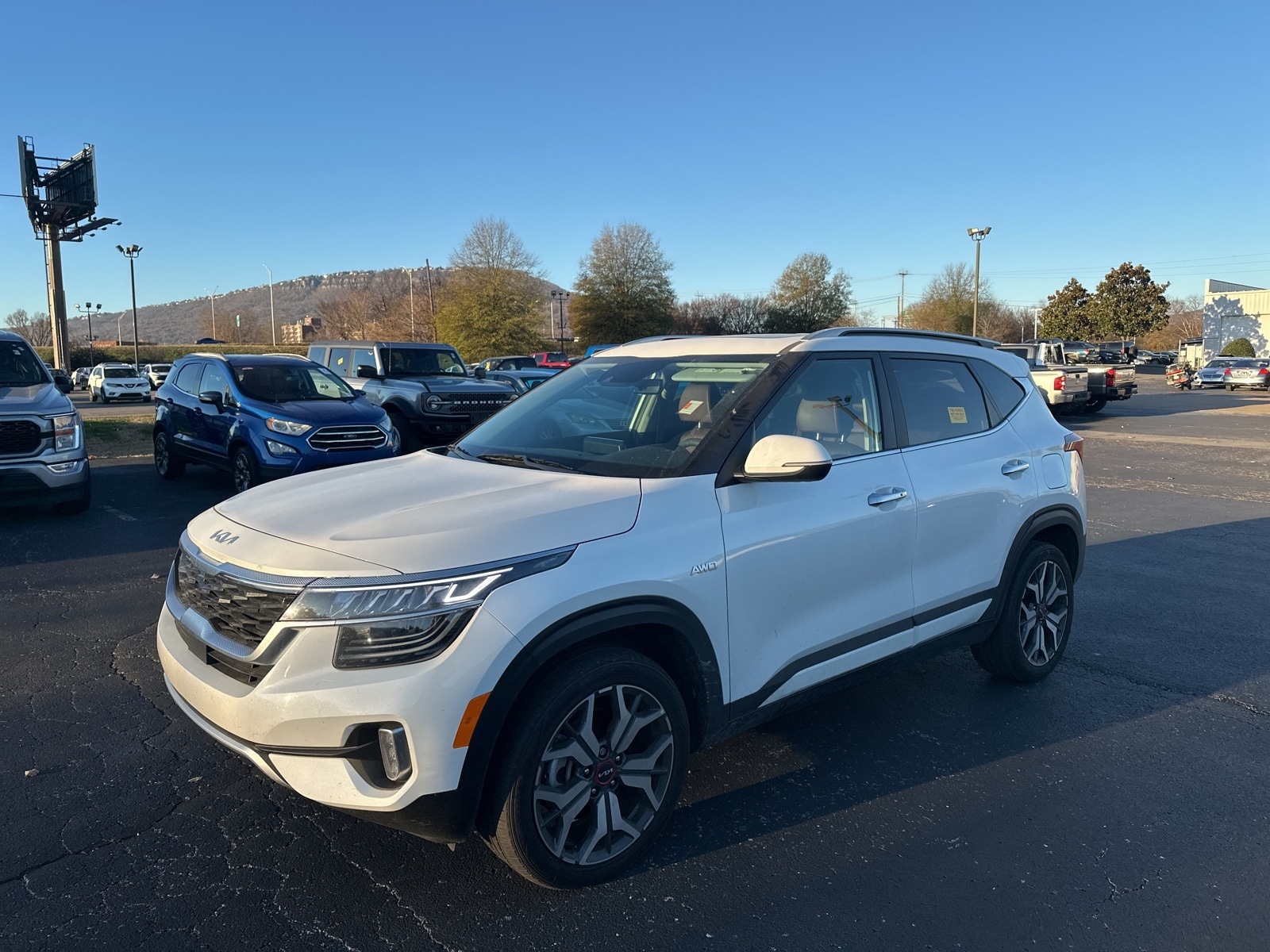 2023 Kia Seltos SX's photo