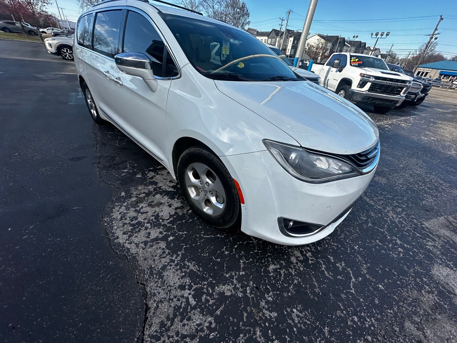 2018 Chrysler Pacifica Hybrid Limited's photo
