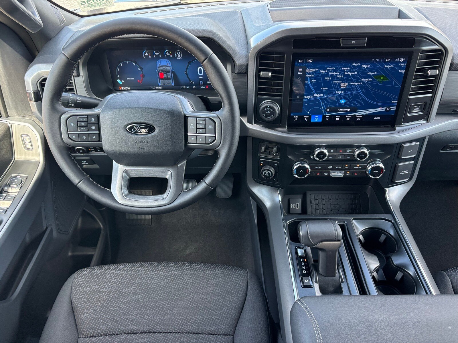 2025 Ford F-150 XLT photo 3