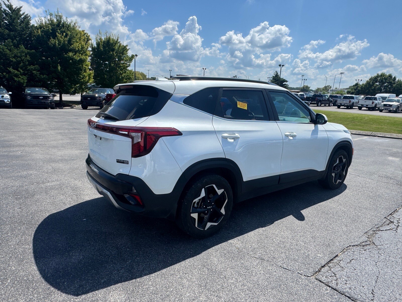 2024 Kia Seltos EX photo 2