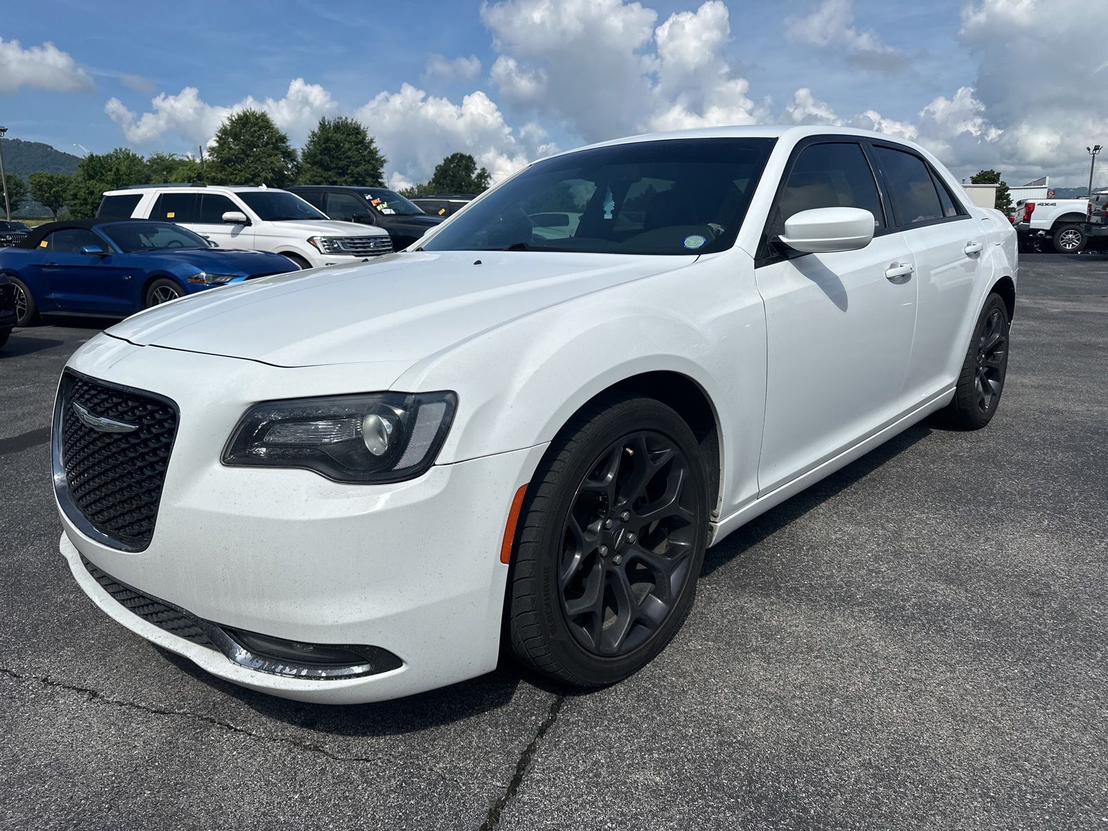 2019 Chrysler 300 S's photo
