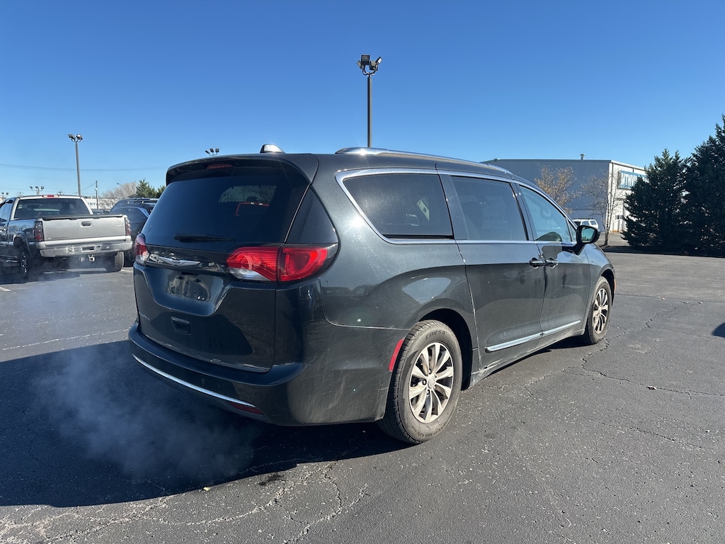 Used 2018 Chrysler Pacifica Touring L Minivan/Van