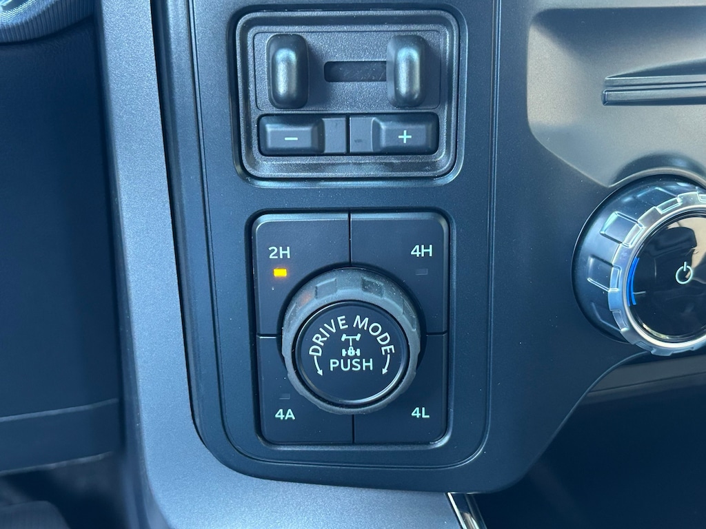 New 2025 Ford F-150 Lariat Truck SuperCrew