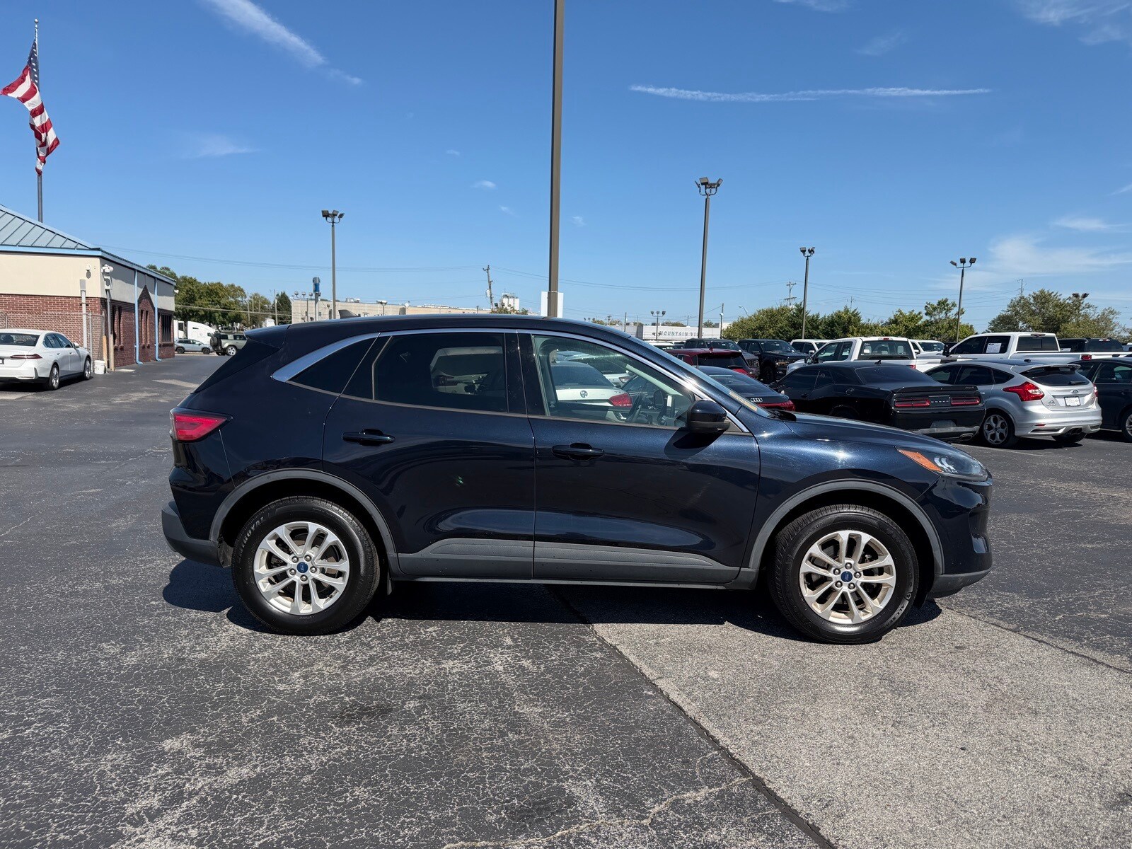 2021 Ford Escape SE photo 2