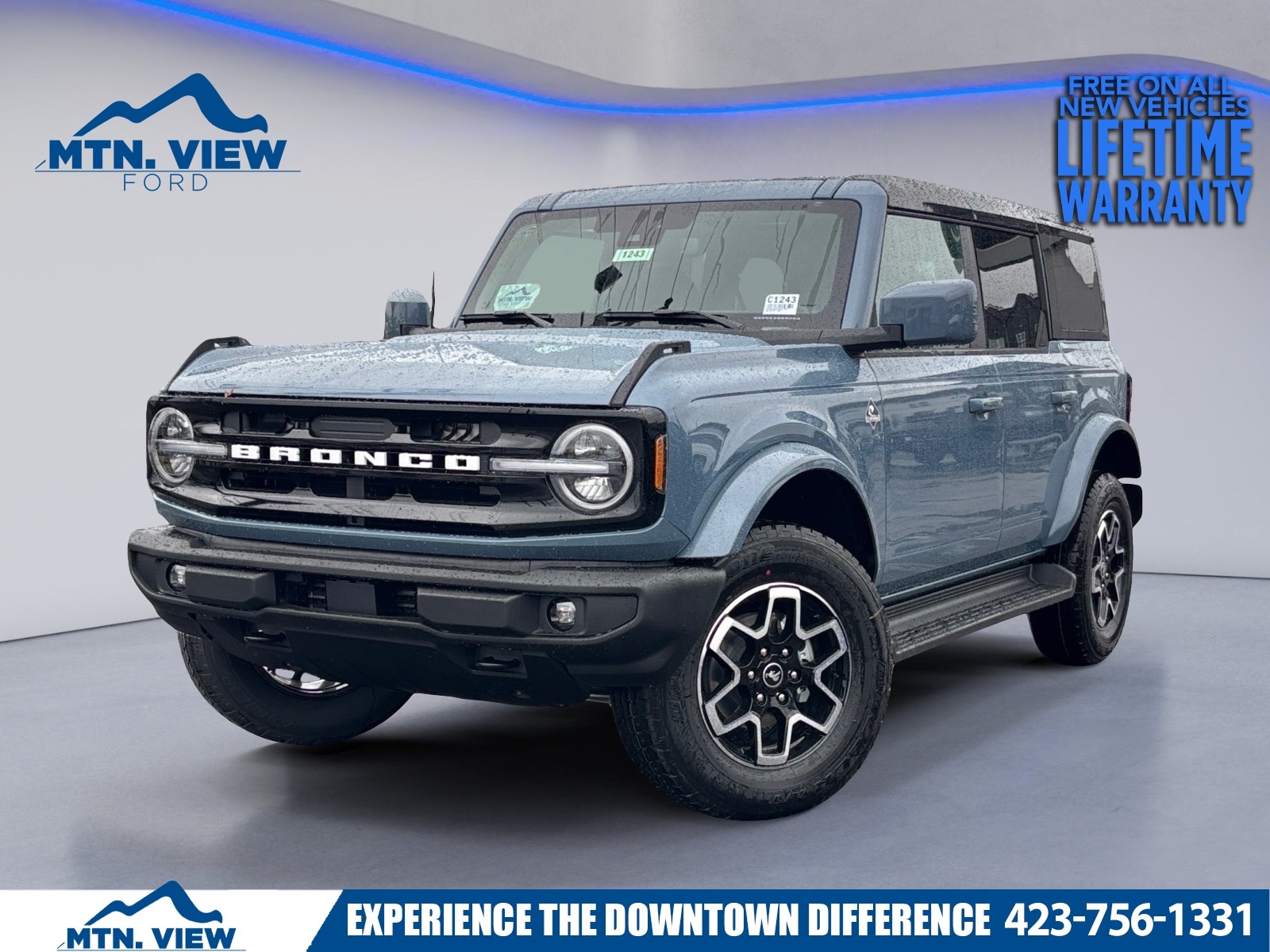 2025 Ford Bronco 4-Door Outer Banks's photo