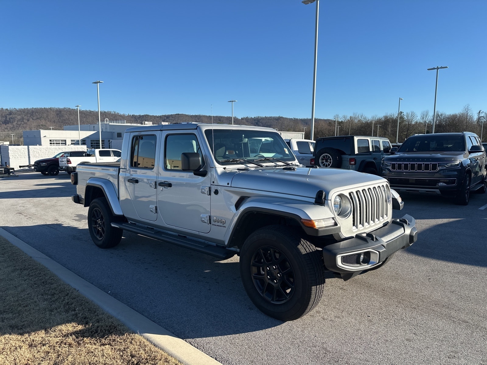2023 Jeep Gladiator Overland's photo