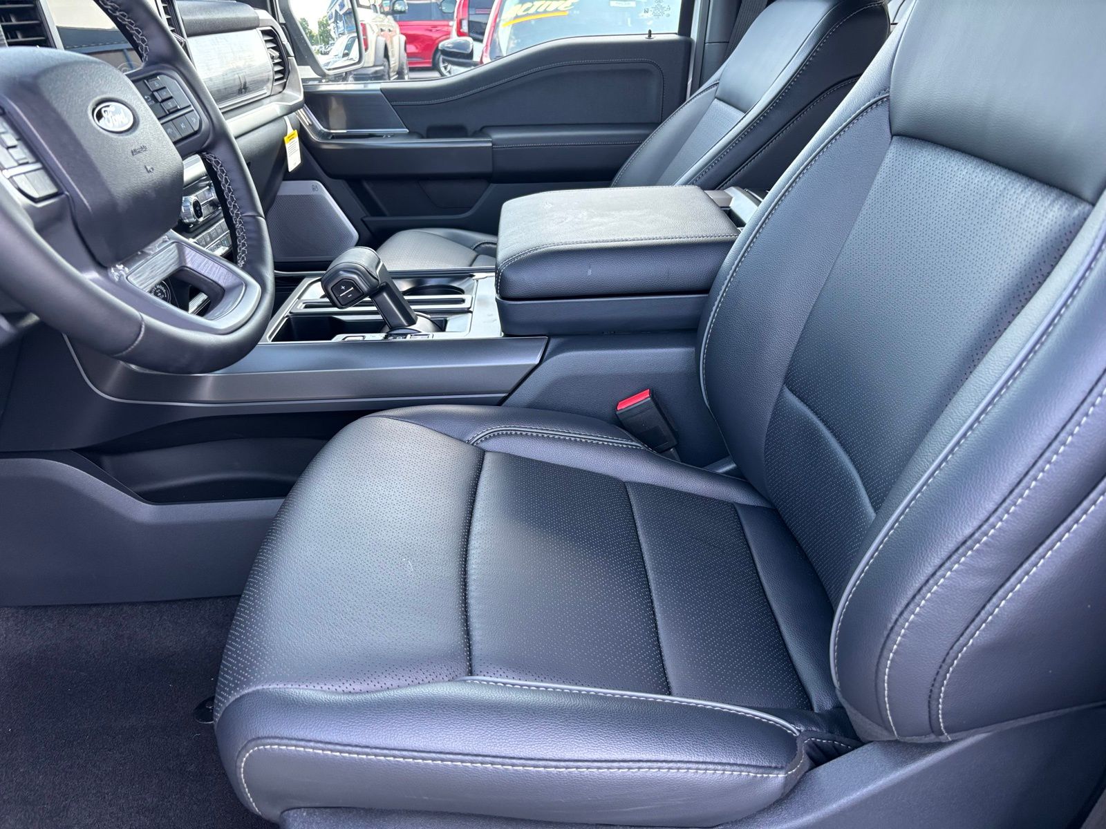 2025 Ford F-150 Lariat - Photo 12