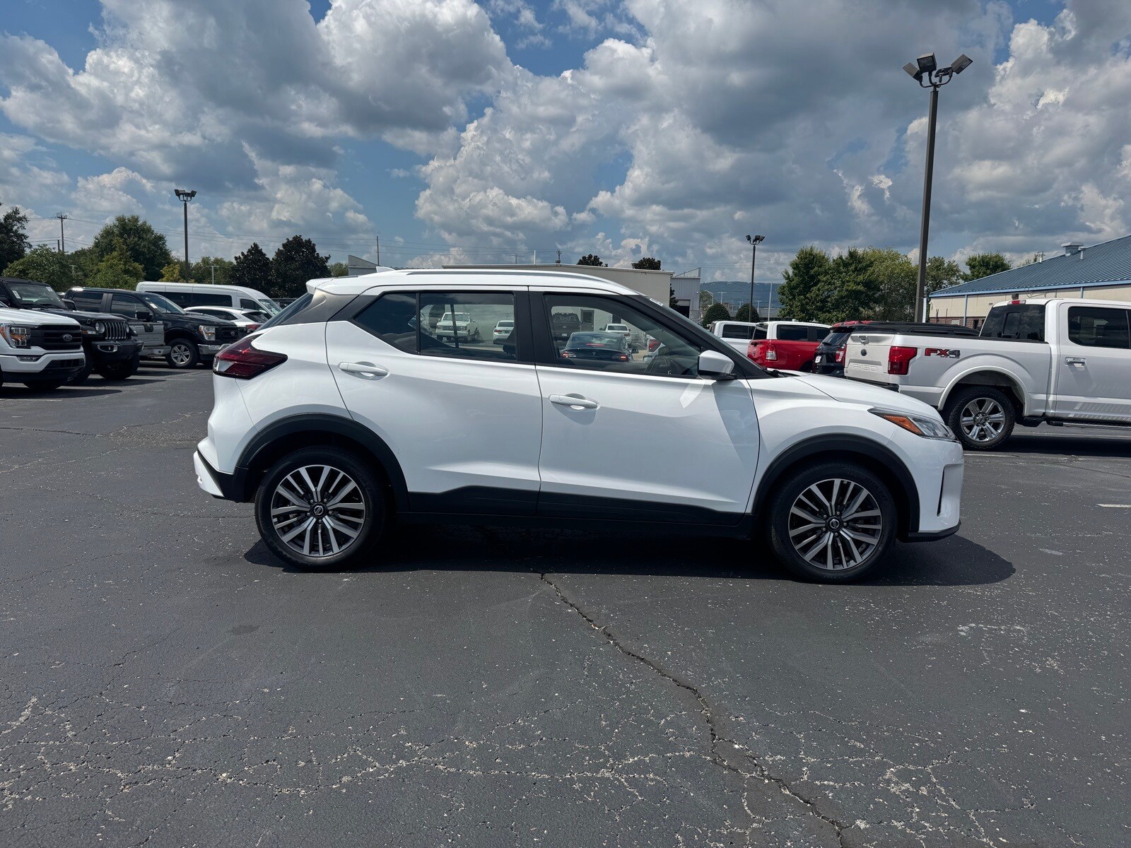 2021 Nissan Kicks SV photo 2
