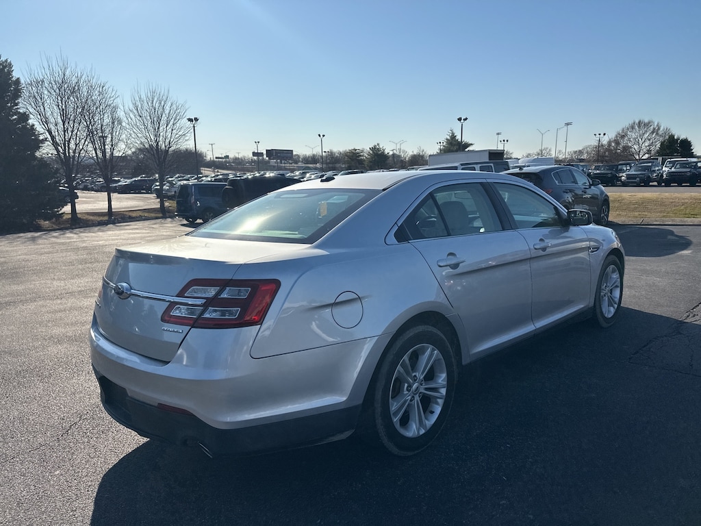 Used 2015 Ford Taurus SE Sedan
