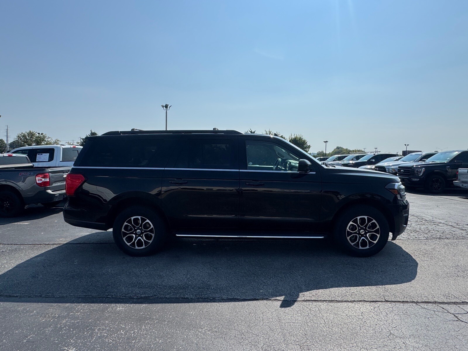 2023 Ford Expedition MAX XLT photo 2