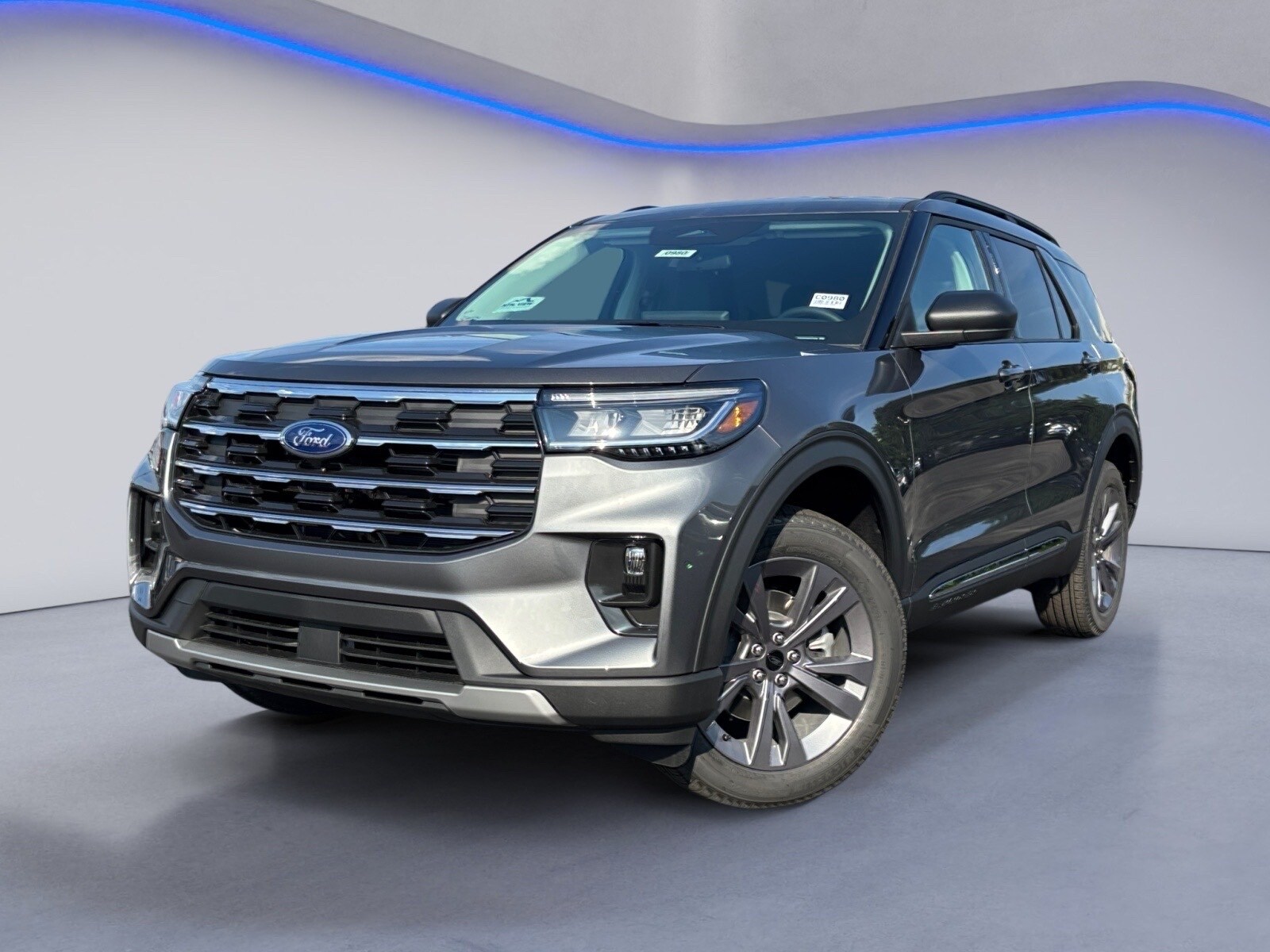 2025 Ford Explorer photo 2