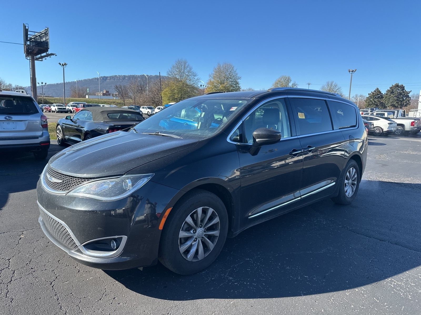 2018 Chrysler Pacifica Touring L's photo