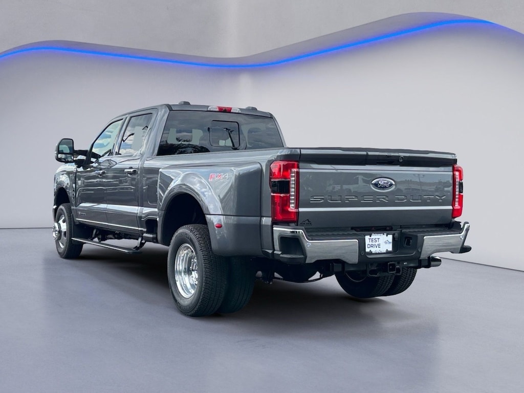 New 2026 Ford F-350 Lariat DRW Truck Crew Cab