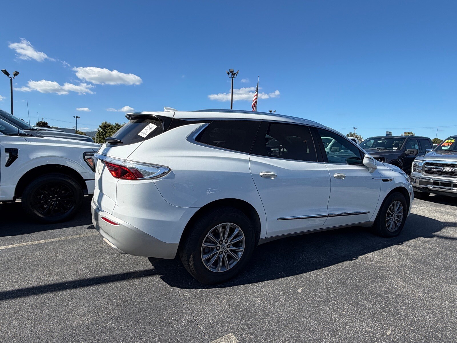 2023 Buick Enclave Essence photo 3