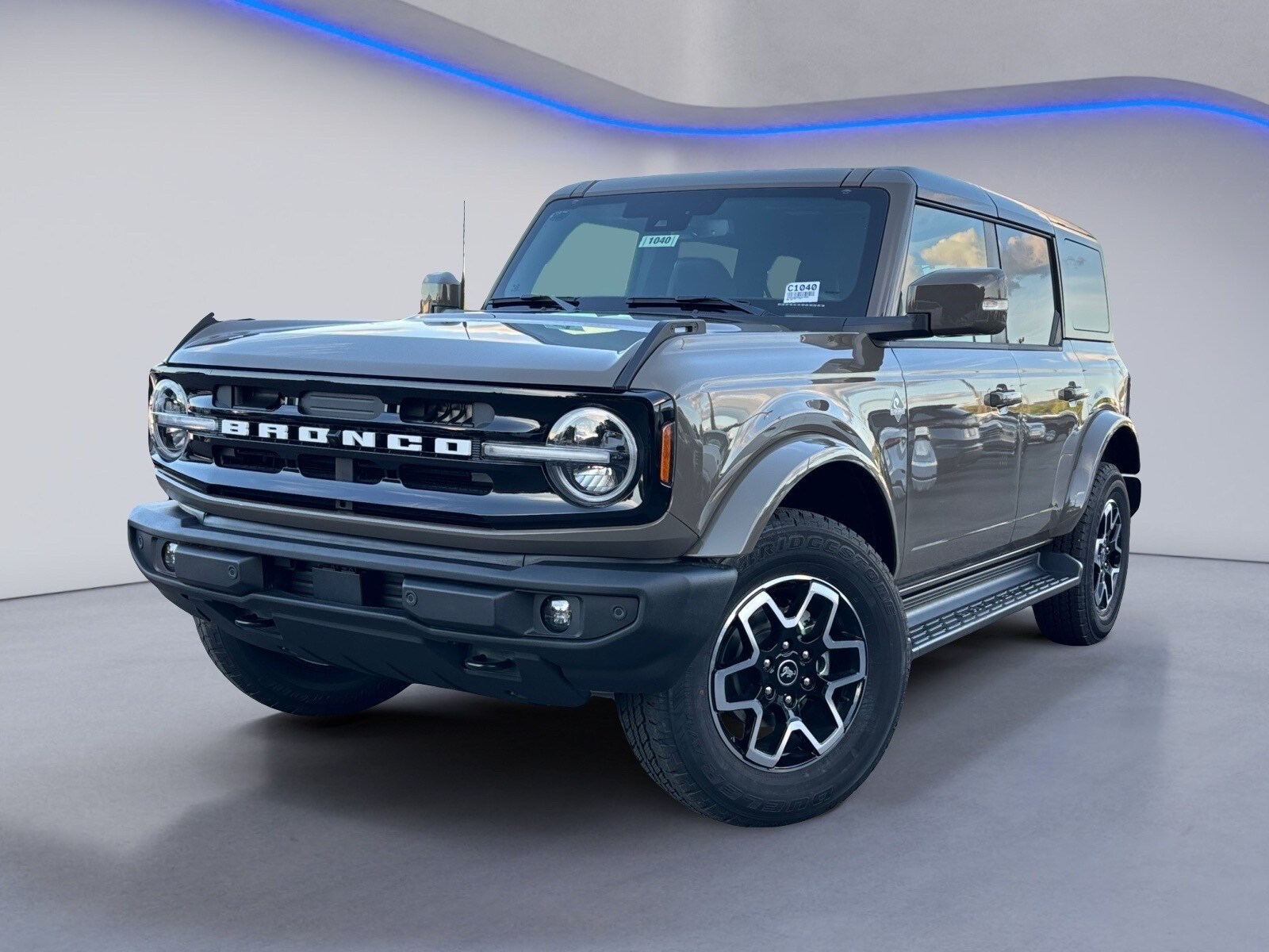 2025 Ford Bronco Outer Banks photo 2