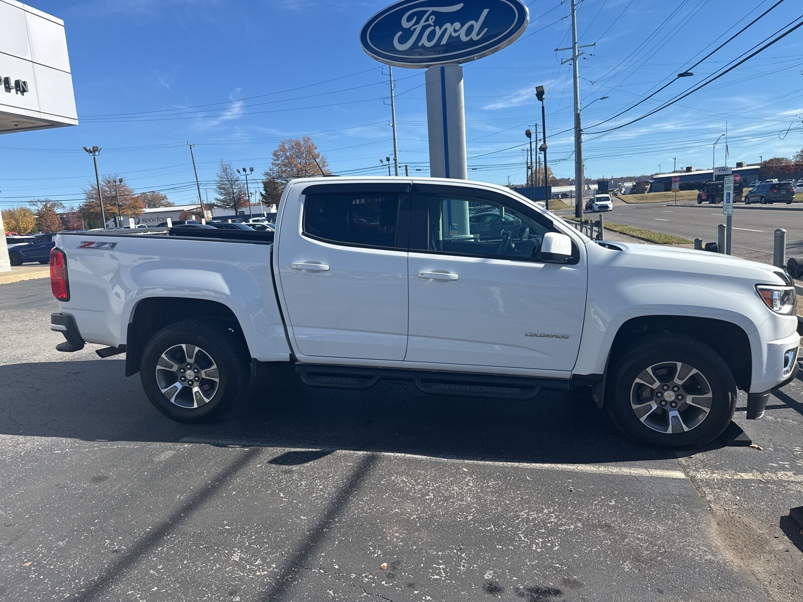 2019 Chevrolet Colorado Z71 photo 2