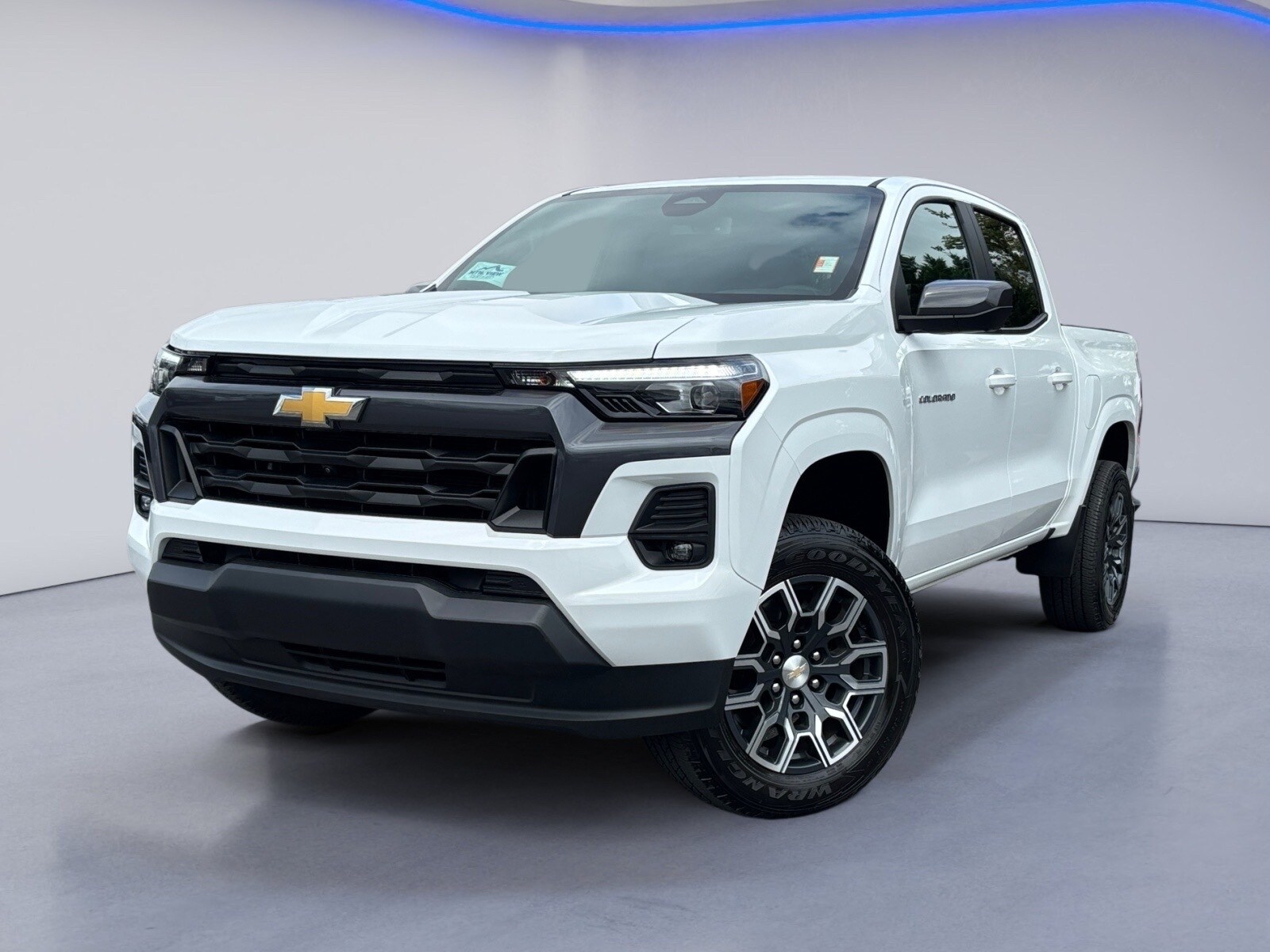 2023 Chevrolet Colorado LT photo 2