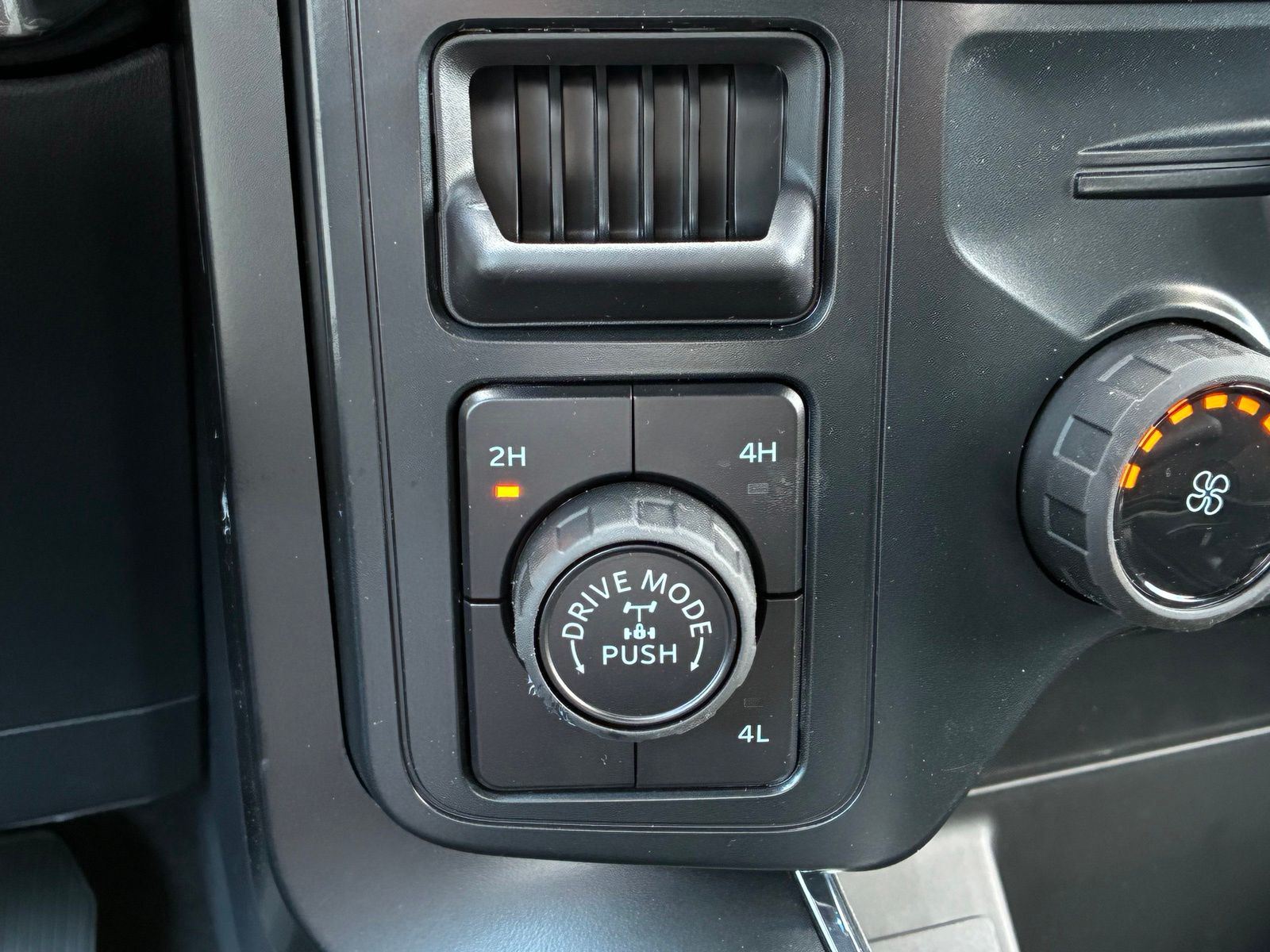 2025 Ford F-150 STX - Photo 18