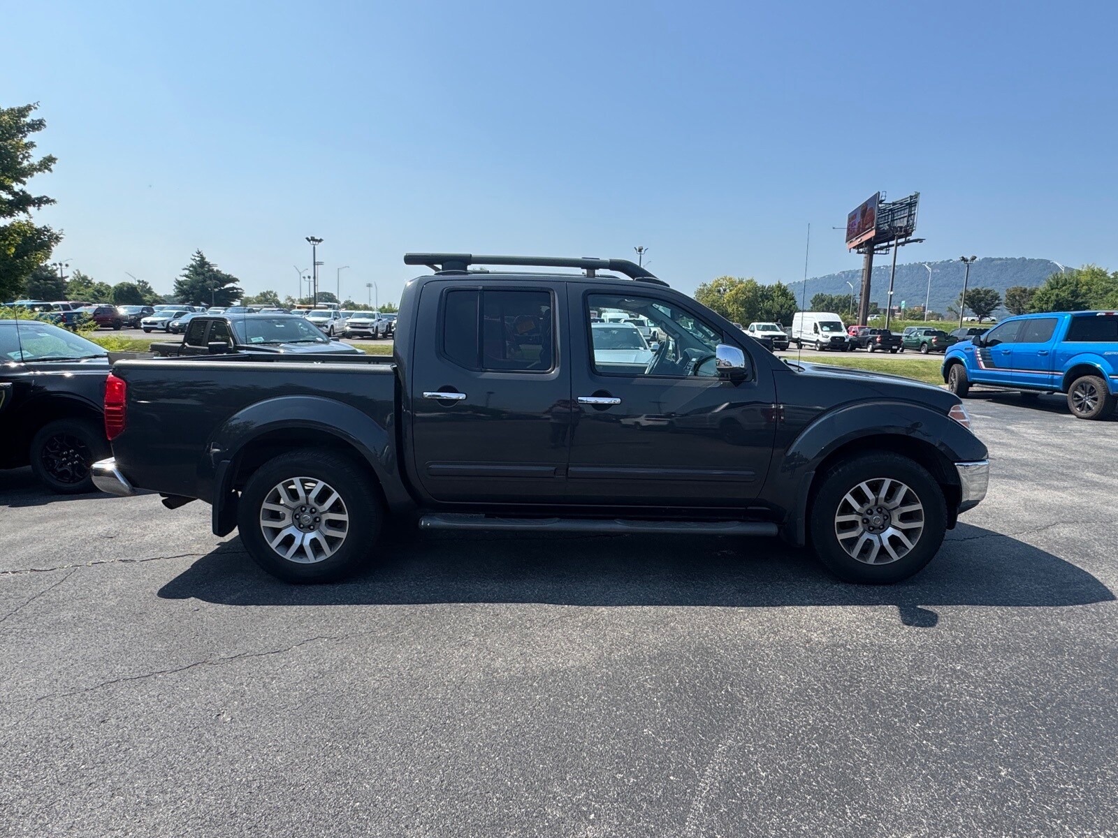 2012 Nissan Frontier SL photo 2