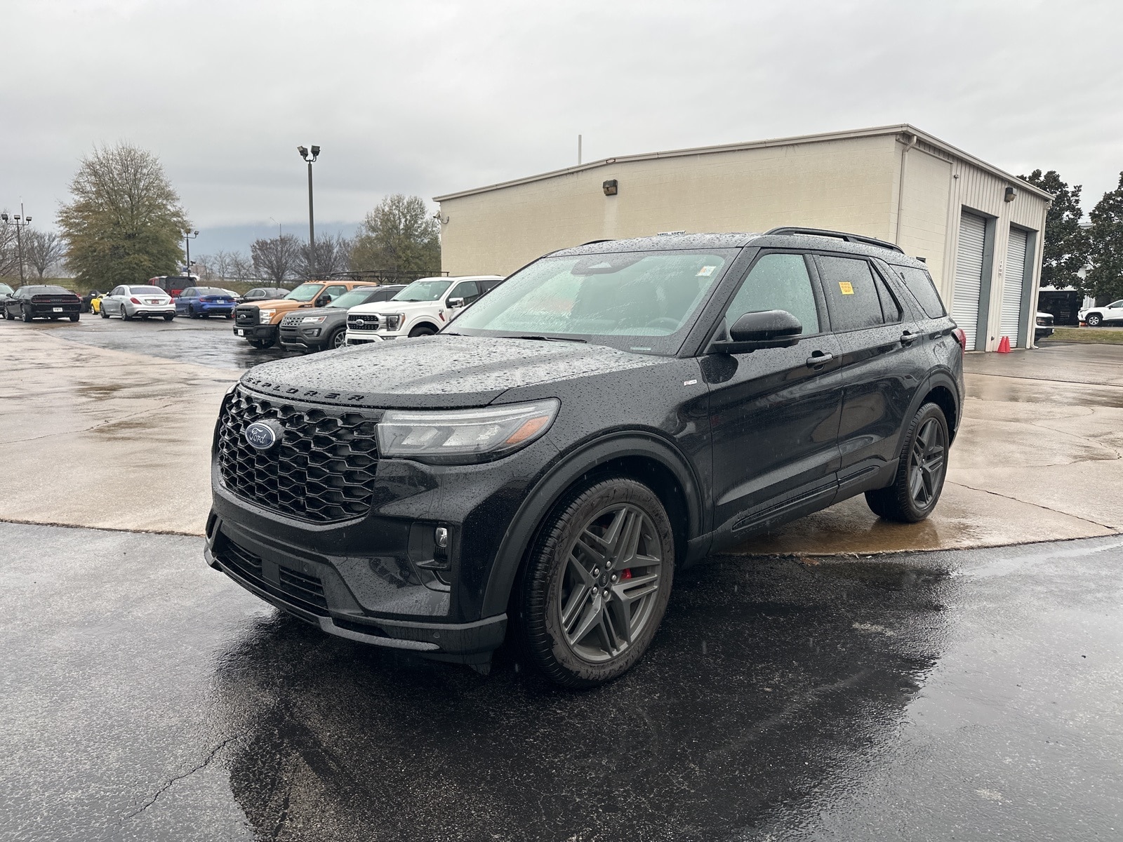 2025 Ford Explorer ST-LINE's photo