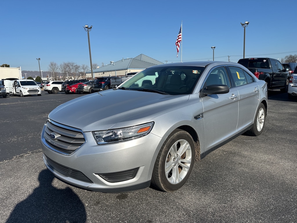 Used 2015 Ford Taurus SE Sedan