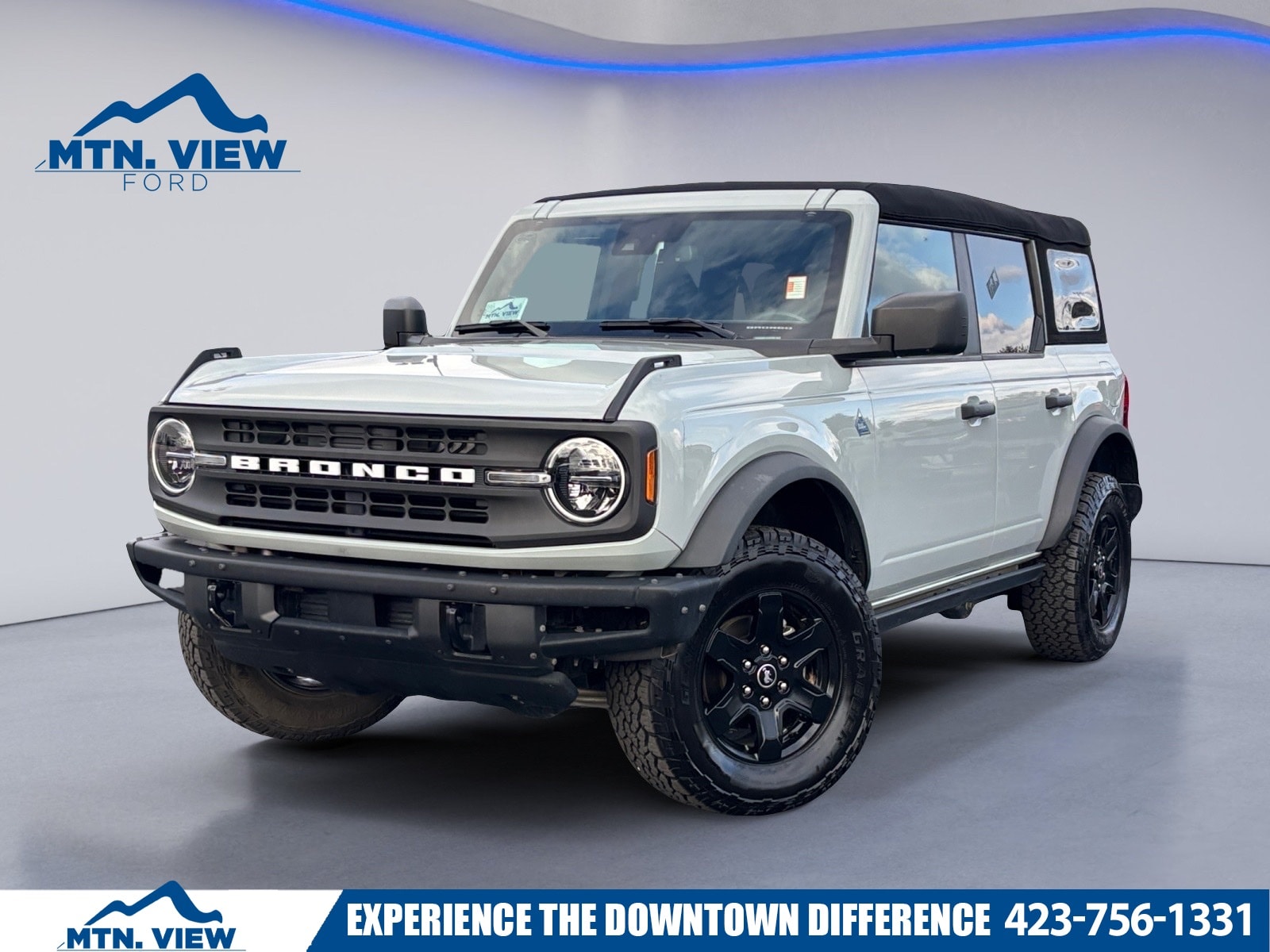 2023 Ford Bronco 4-Door Black Diamond's photo