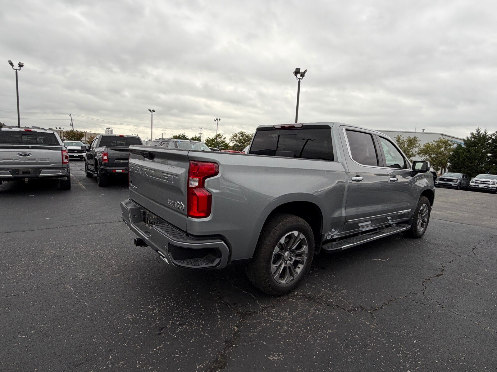 2024 Chevrolet Silverado 1500 High Country photo 3