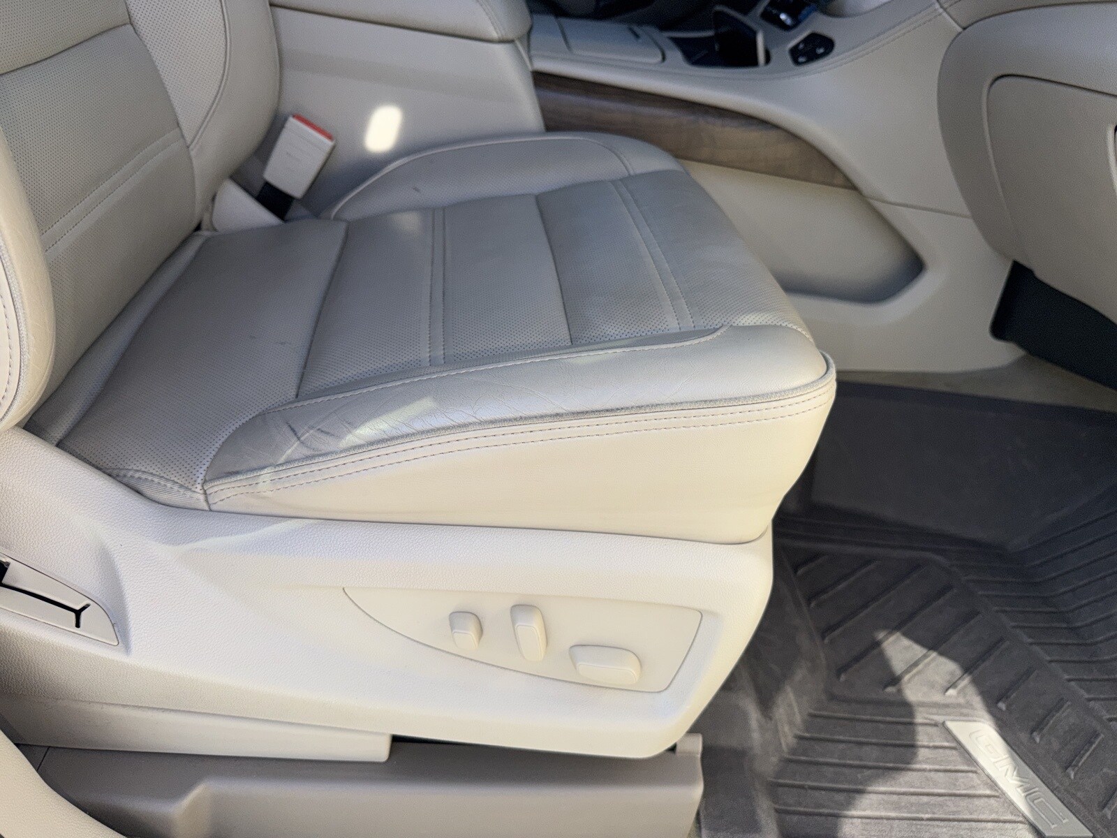 2018 Gmc Yukon XL Denali photo 2