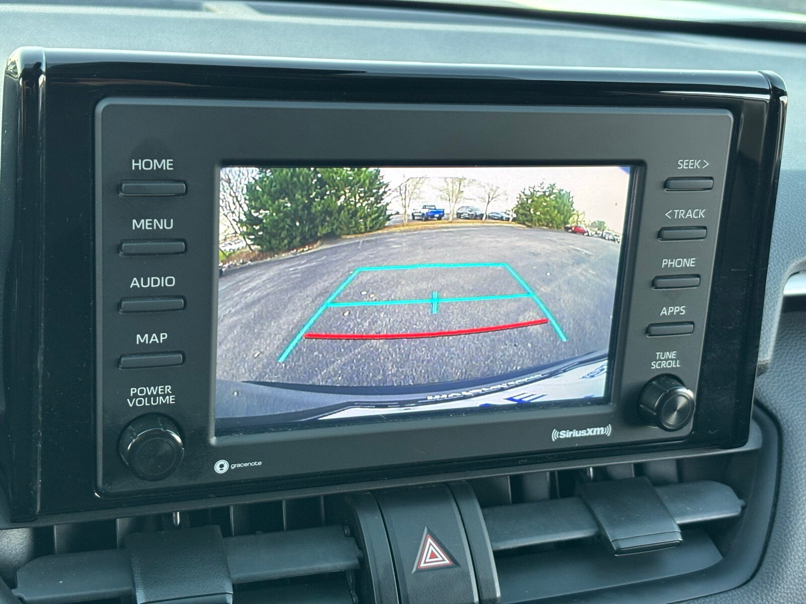 2021 Toyota RAV4 LE photo 4