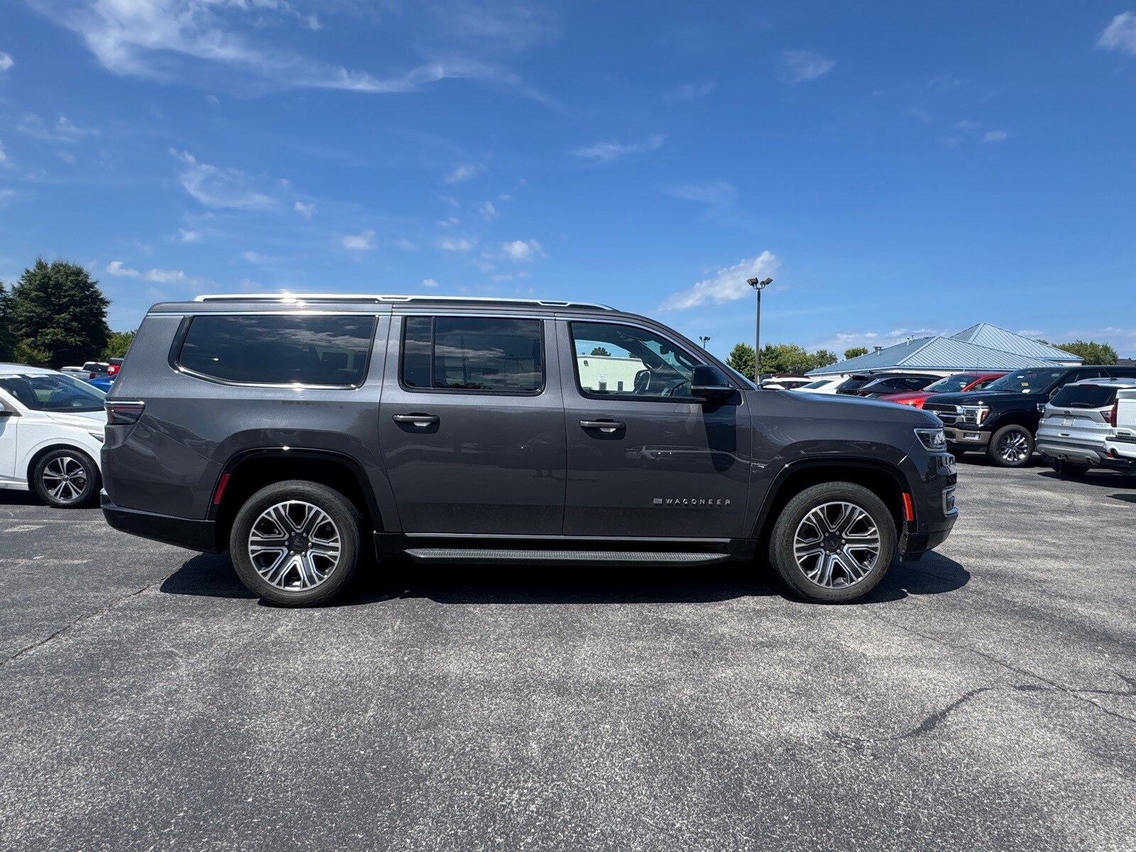 2024 Jeep Wagoneer L Base photo 2