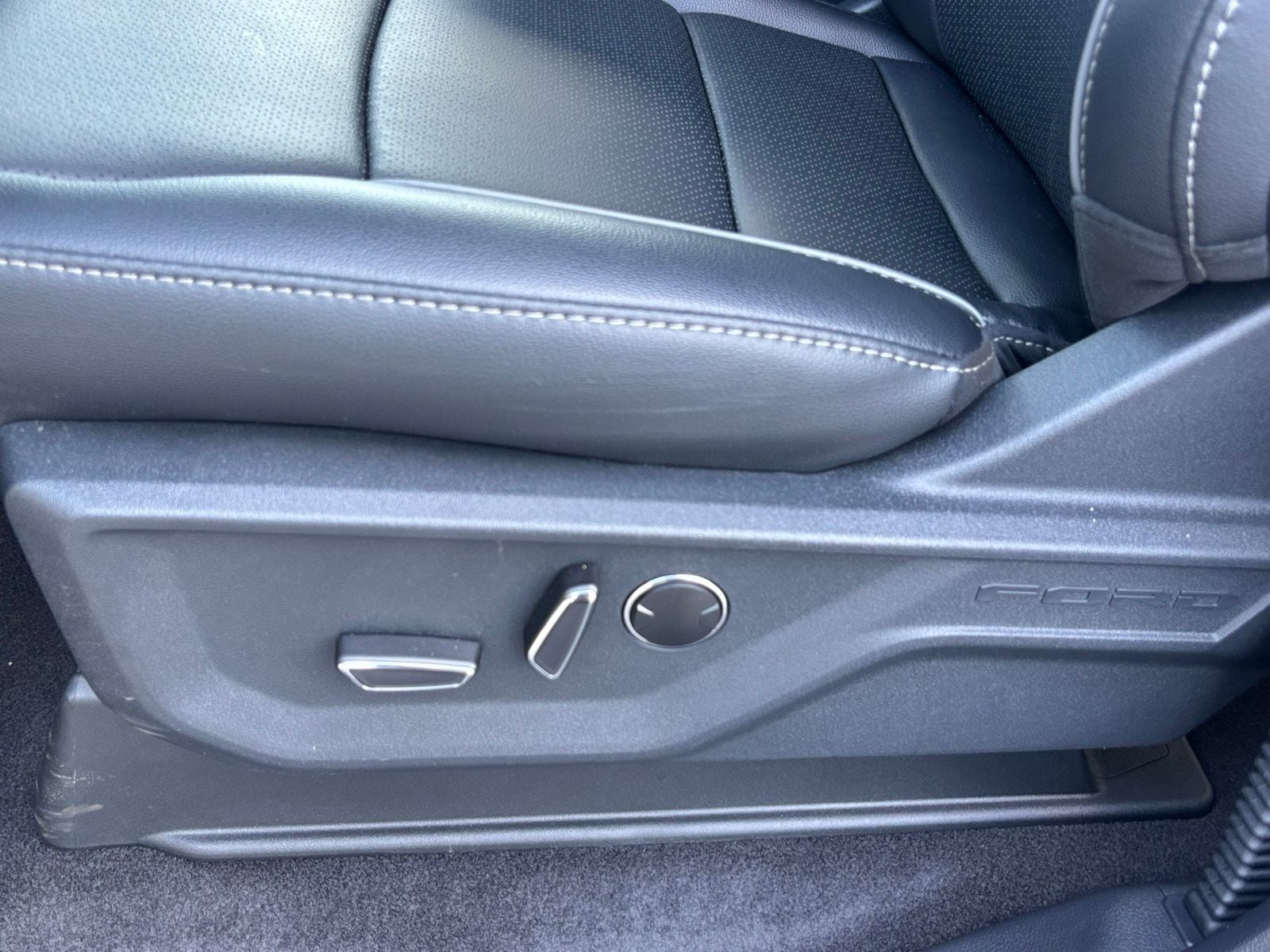 2025 Ford F-150 Lariat - Photo 13