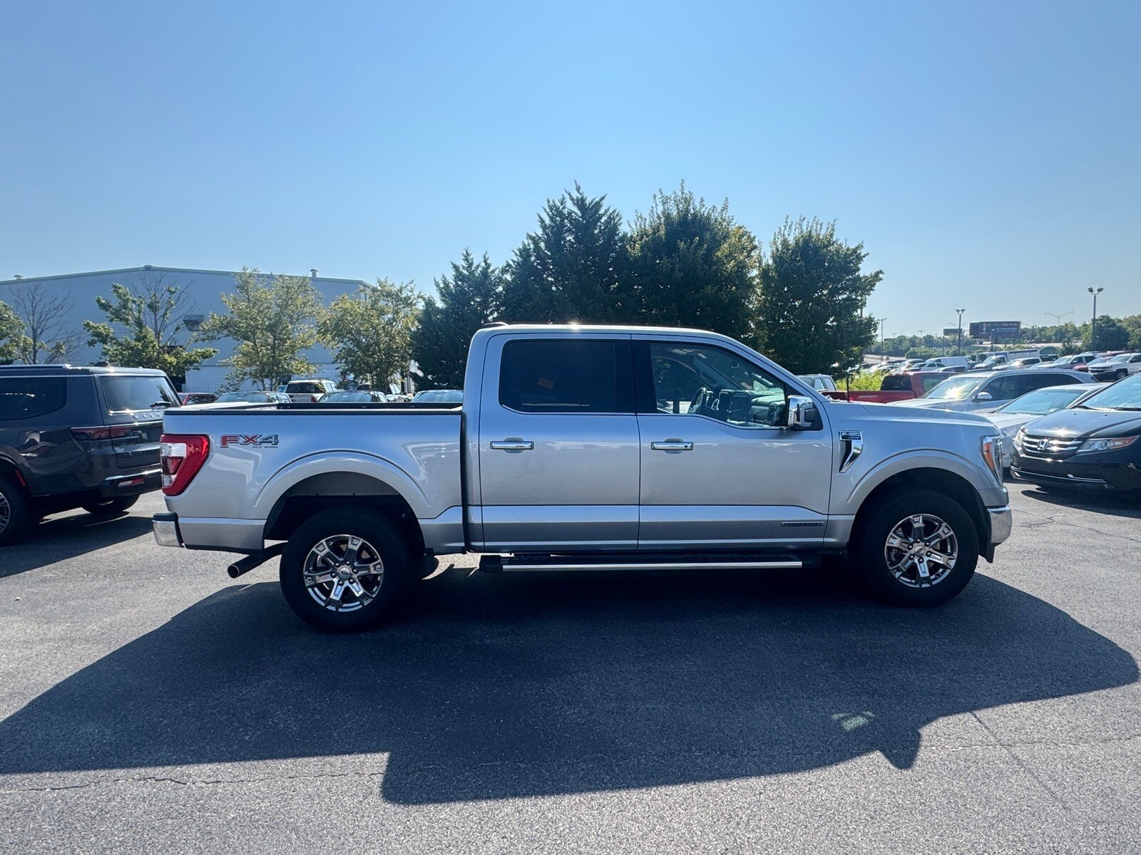 2023 Ford F-150 Lariat photo 2