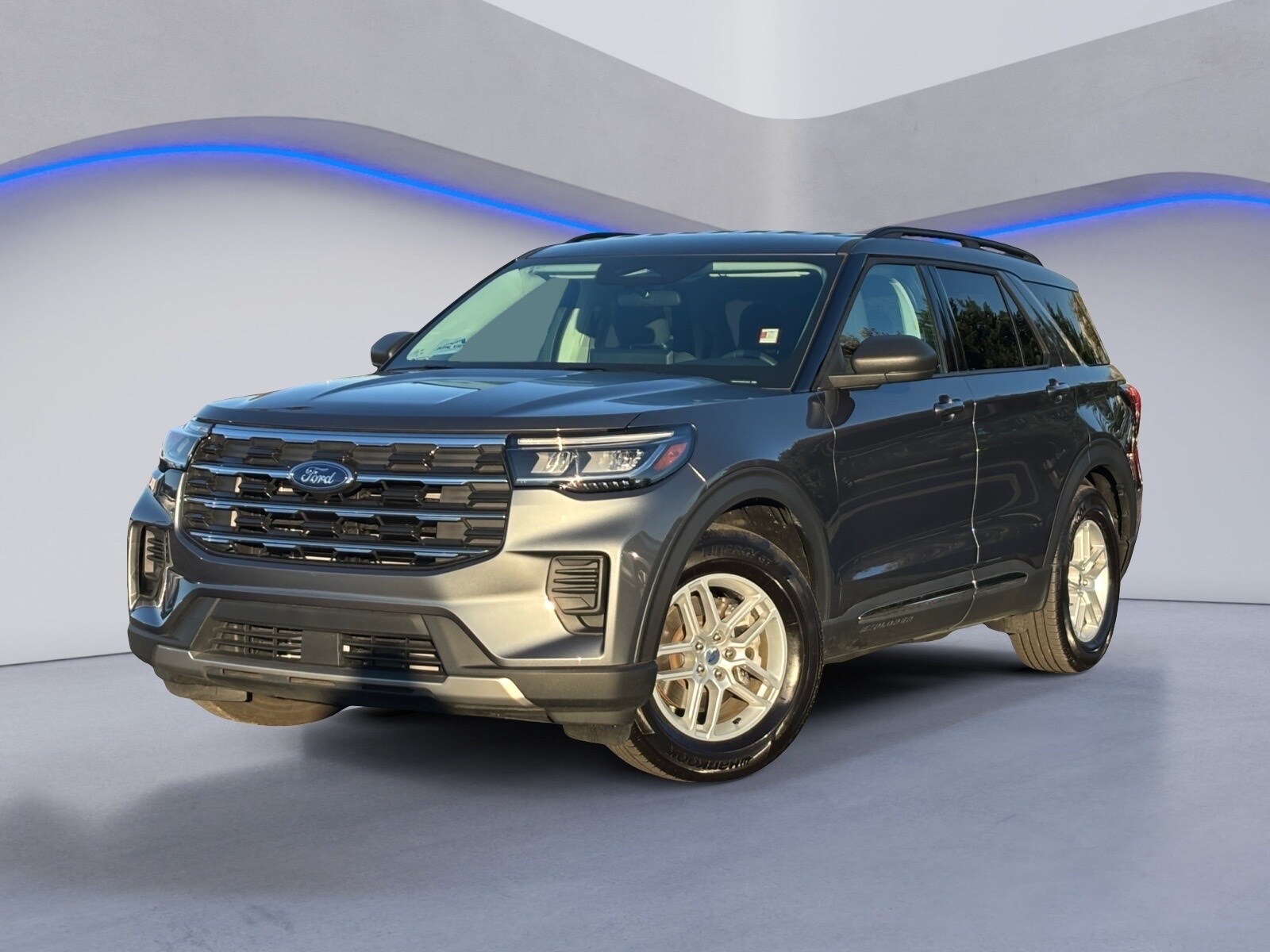 2025 Ford Explorer photo 2