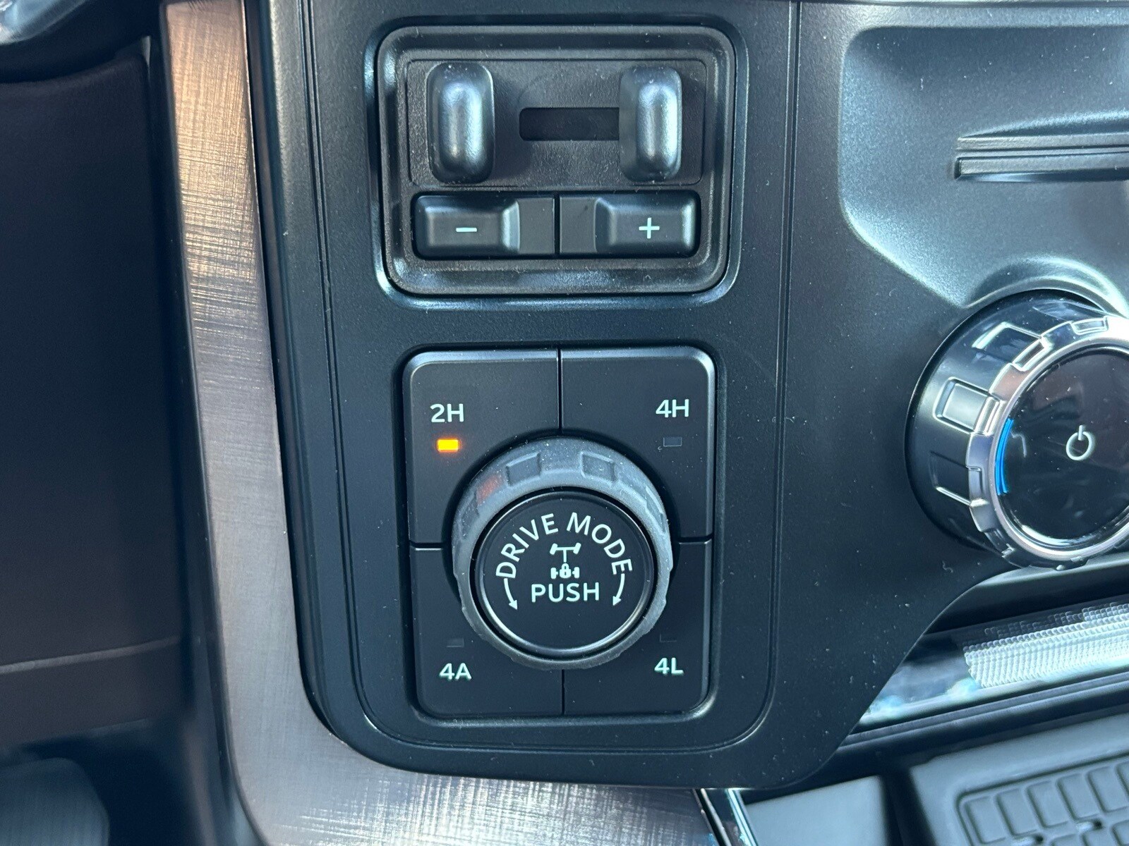 2025 Ford F-150 King Ranch photo 4