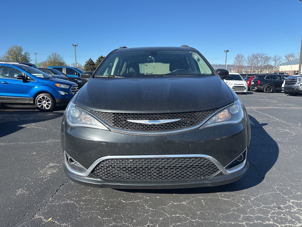 Used 2018 Chrysler Pacifica Touring L Minivan/Van