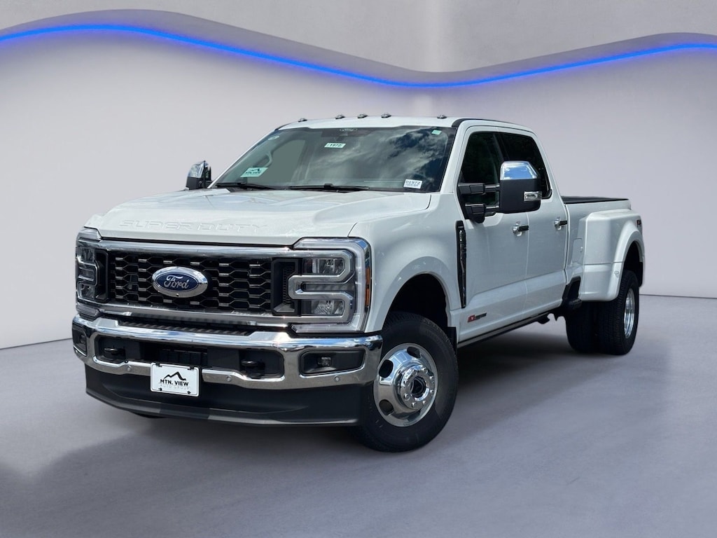 New 2026 Ford F-350 Lariat DRW Truck Crew Cab