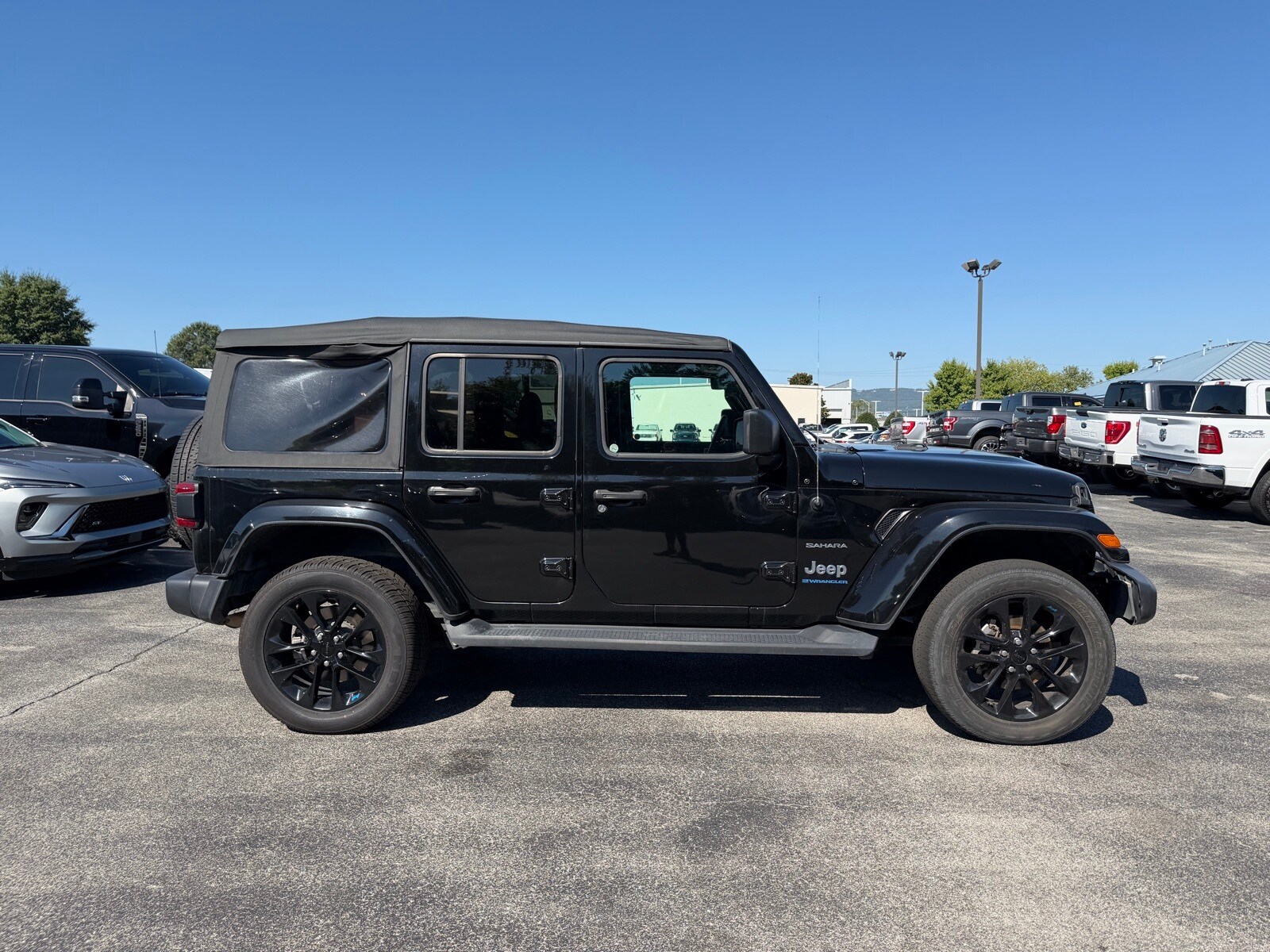 2023 Jeep Wrangler Sahara 4xe photo 2