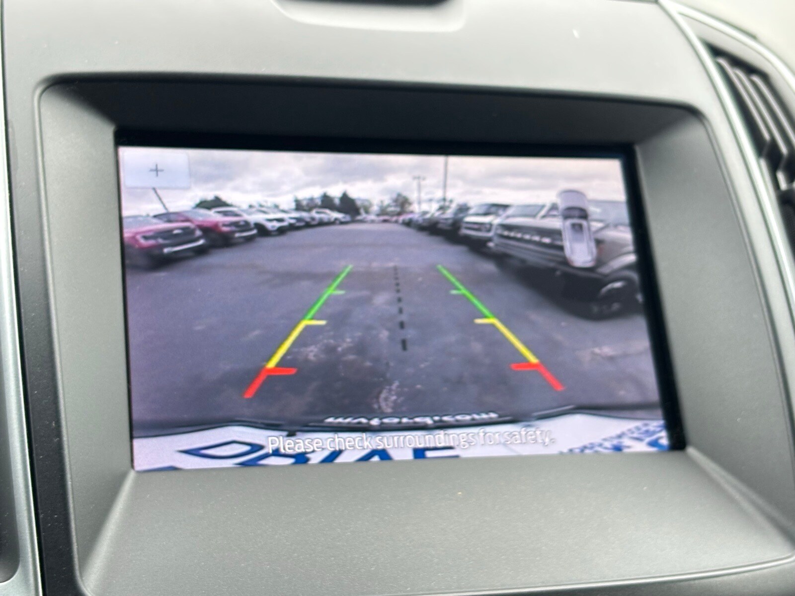 2020 Ford Edge SE photo 4