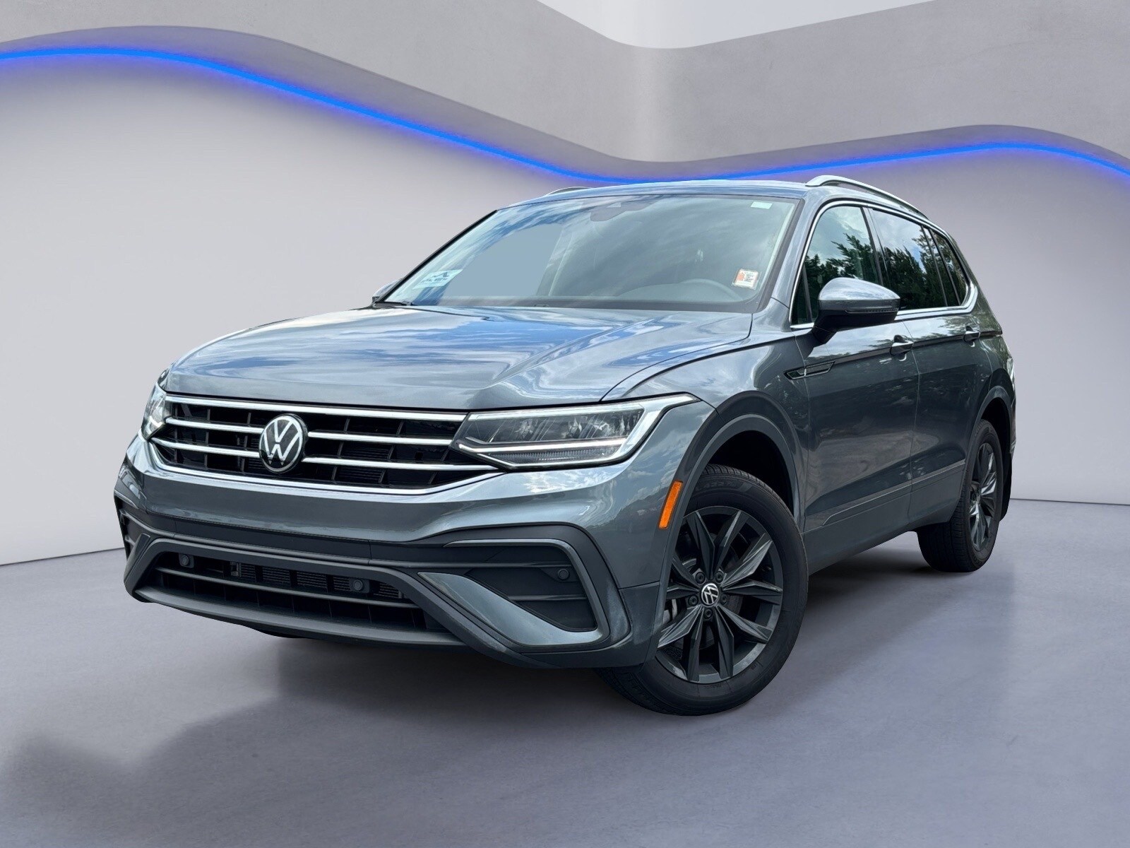 2024 Volkswagen Tiguan SE Wolfsburg Edition photo 2