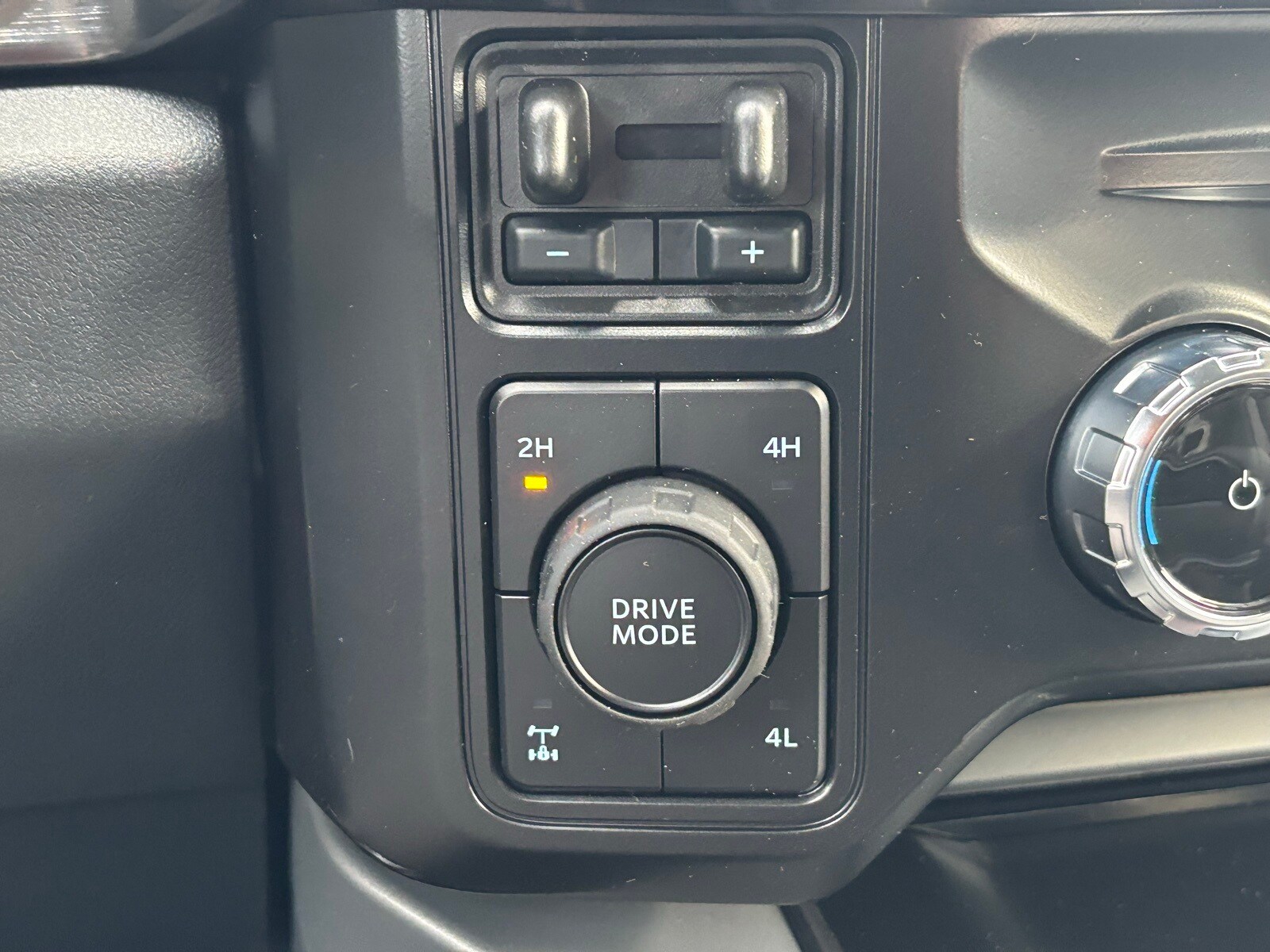 2026 Ford F-250 Lariat photo 3