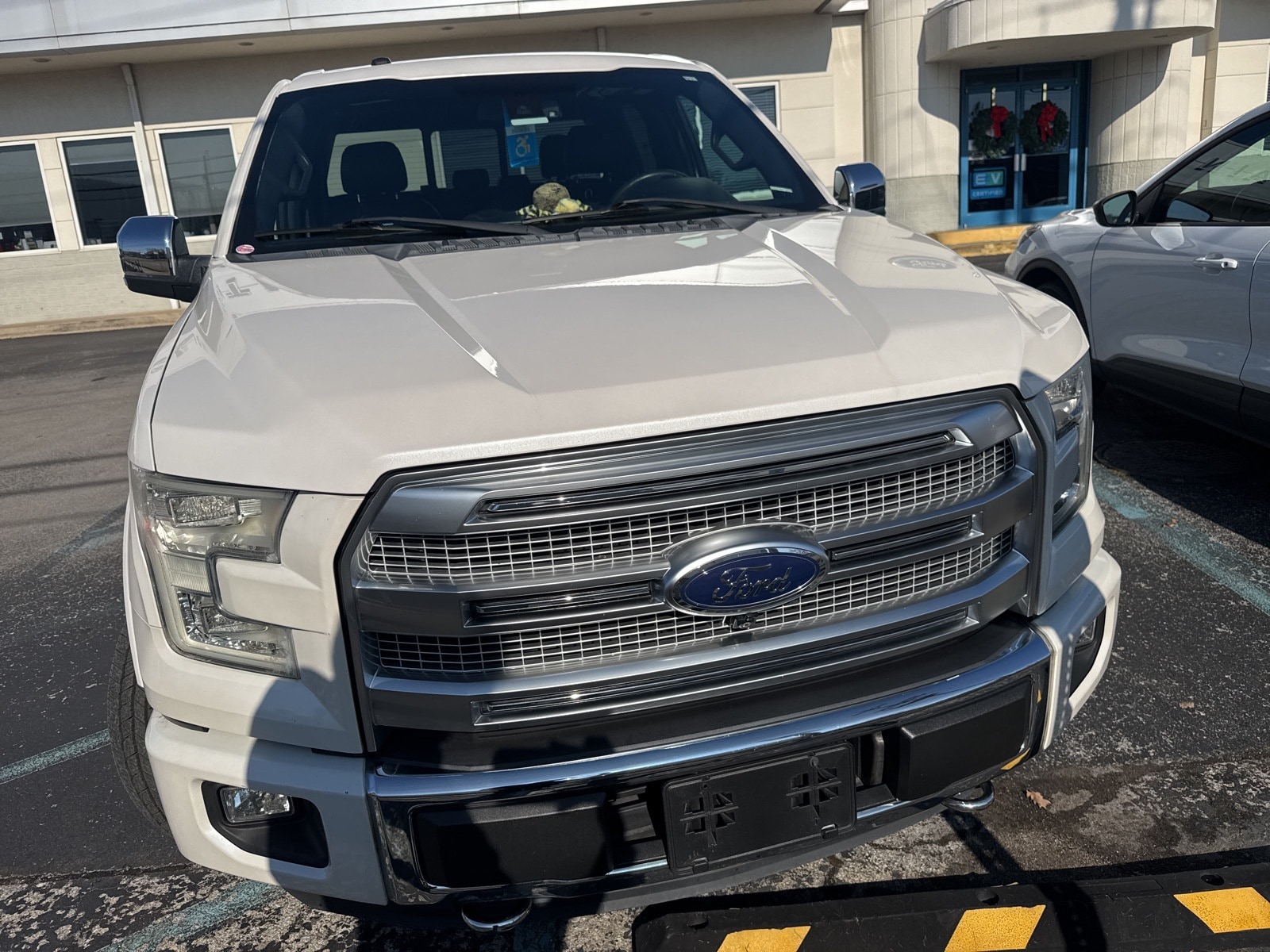 2016 Ford F-150 Platinum's photo