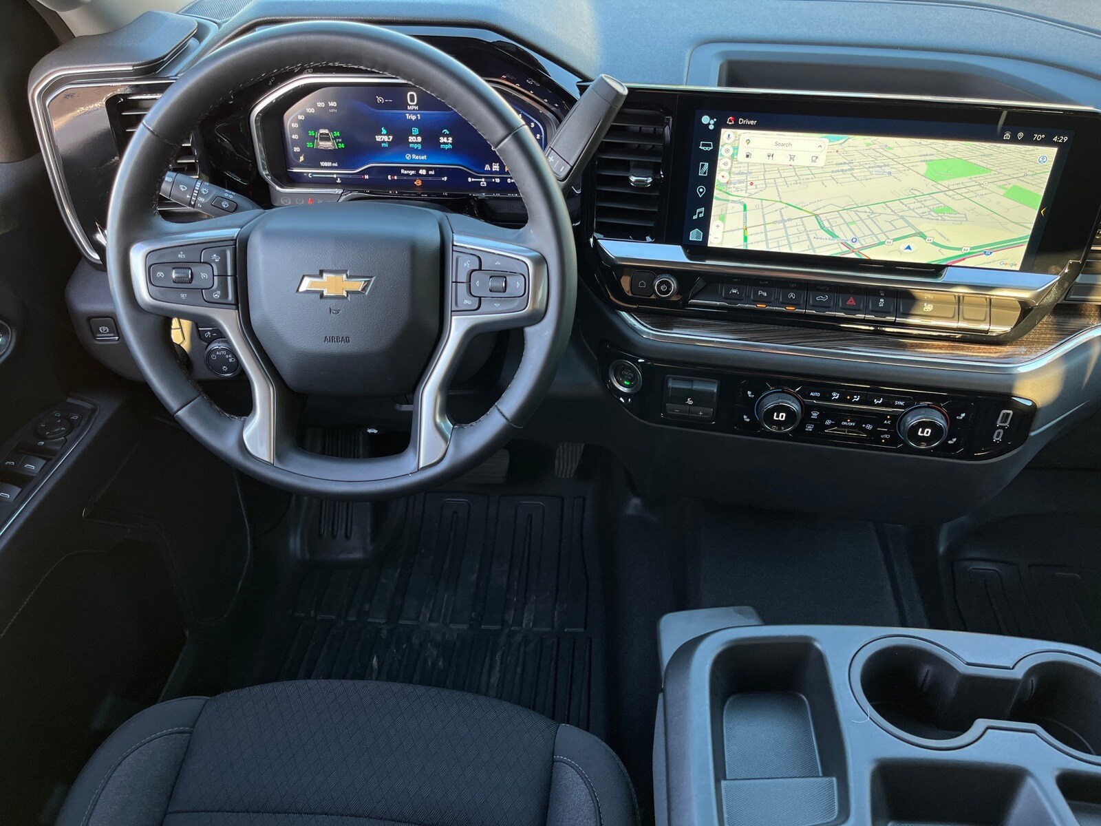 2024 Chevrolet Silverado 1500 LT1 photo 3