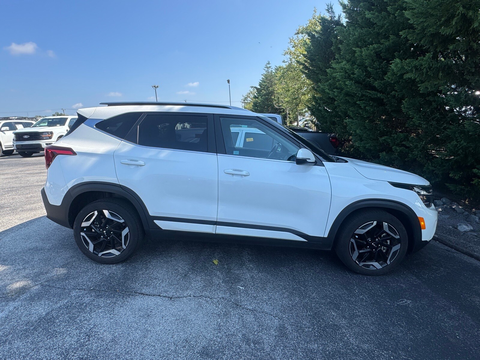 2024 Kia Seltos SX photo 2